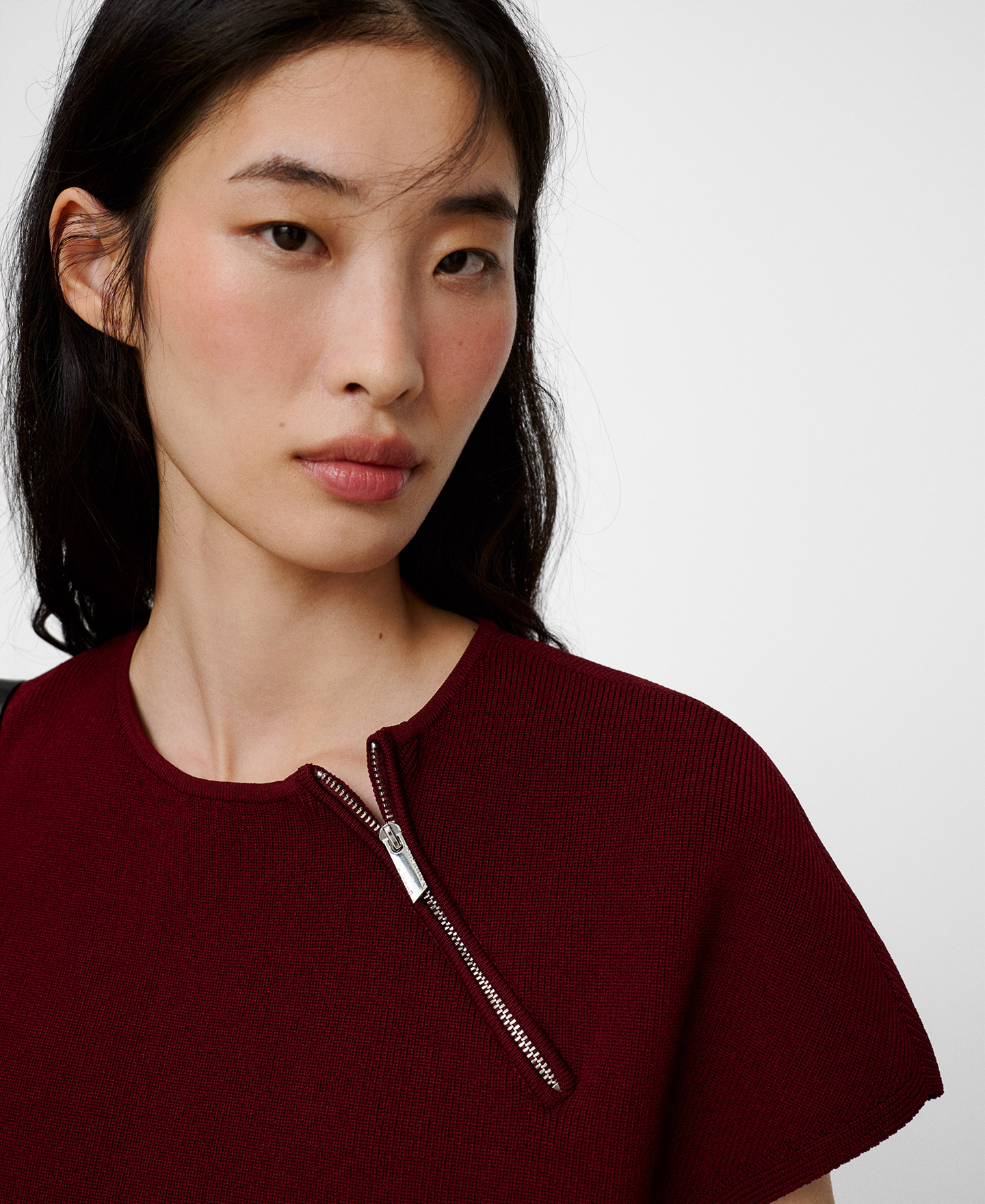 Zip-neck short sleeve knit sweater image number 3