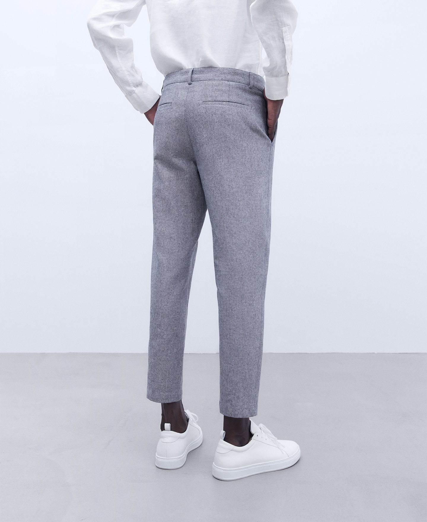 Pantalón chino en algodón y lino image number 2