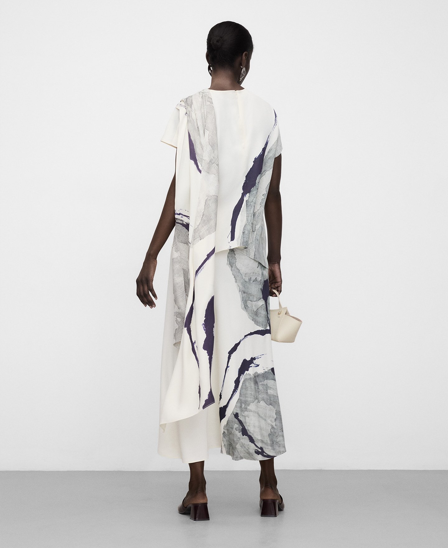 Falda midi estampada image number 2