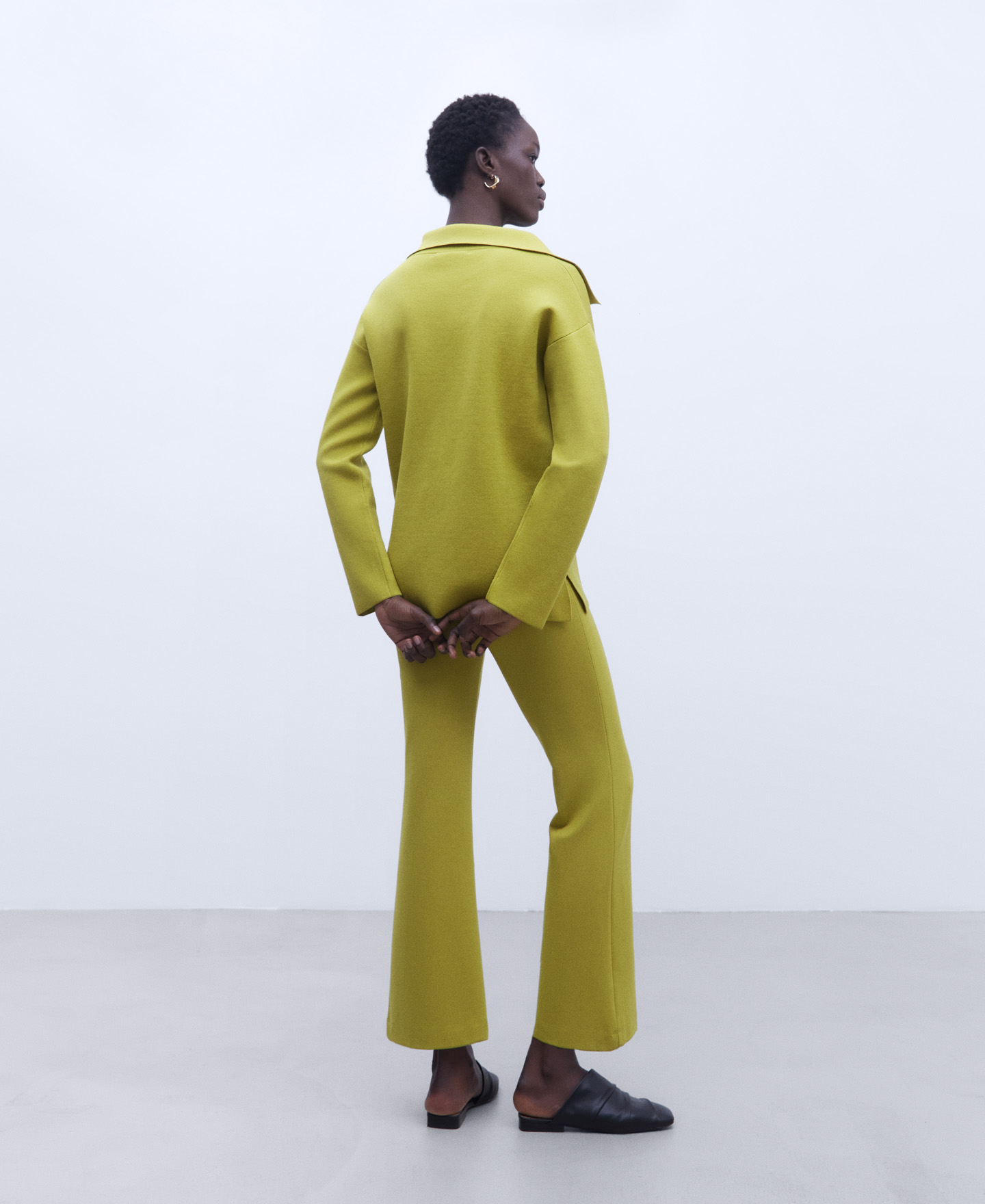 Doble faced knitted sweater image number 2