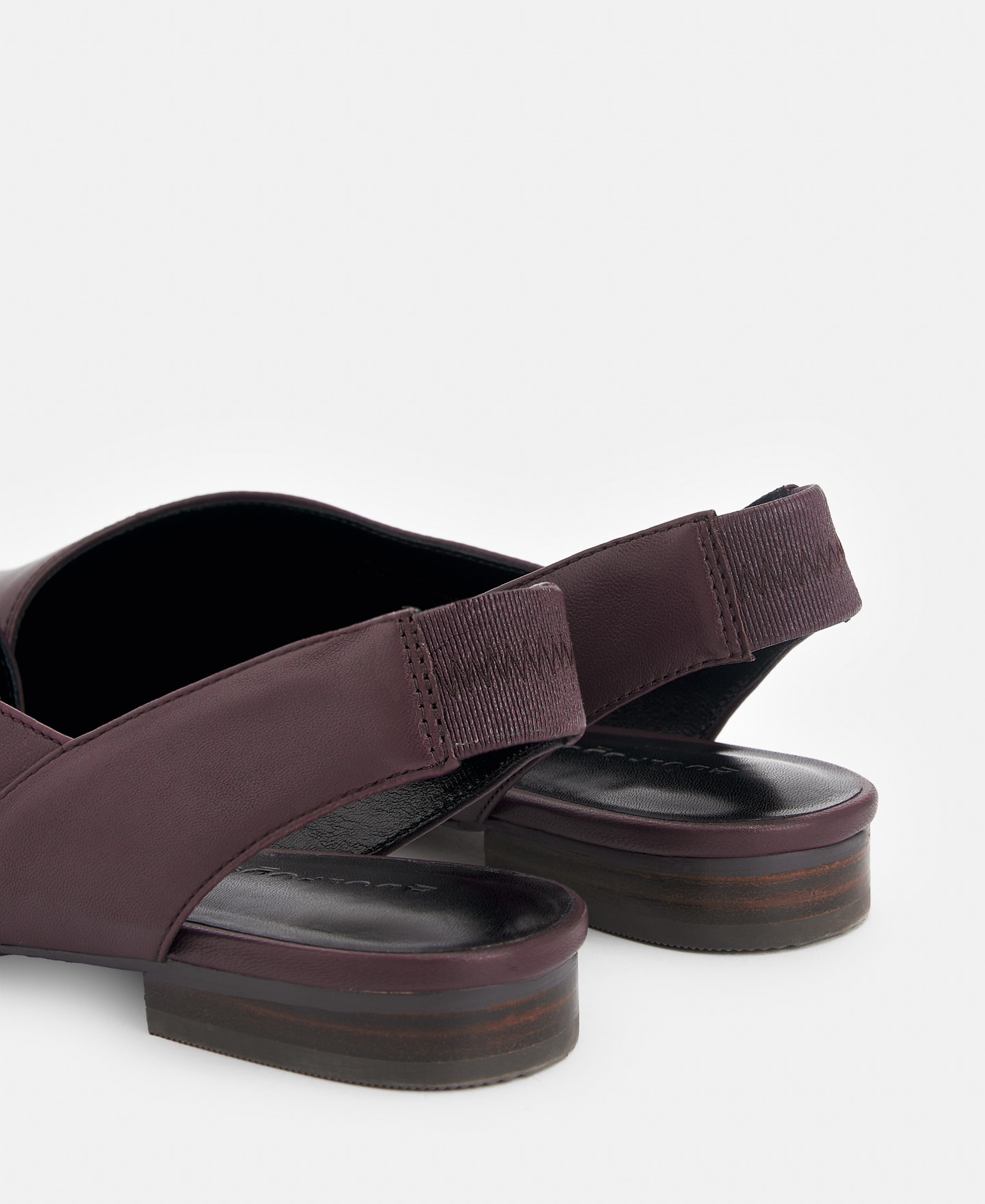 Zapato bajo en piel image number 2