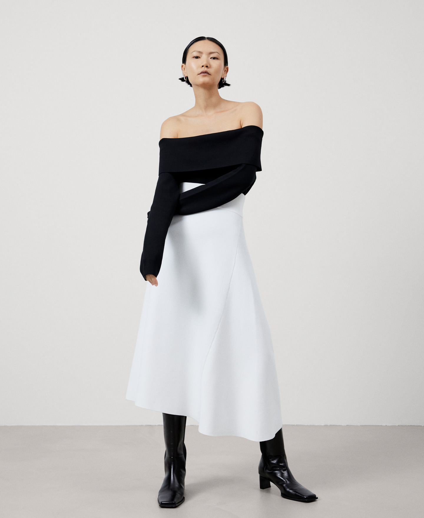 Side godet knit skirt image number 1
