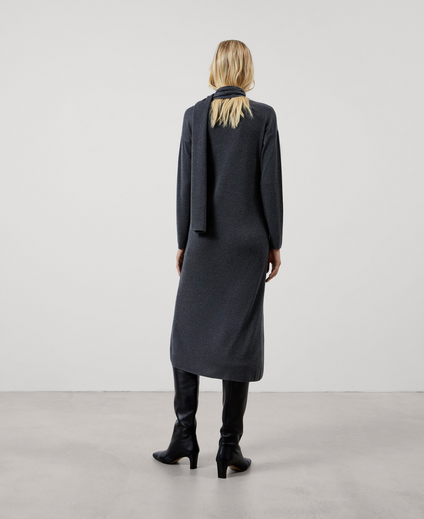 Long scarf-collar dress in lyocell image number 2