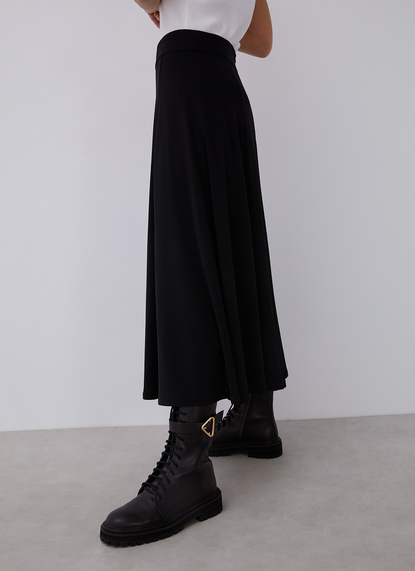 Knitted midi skirt image number 2