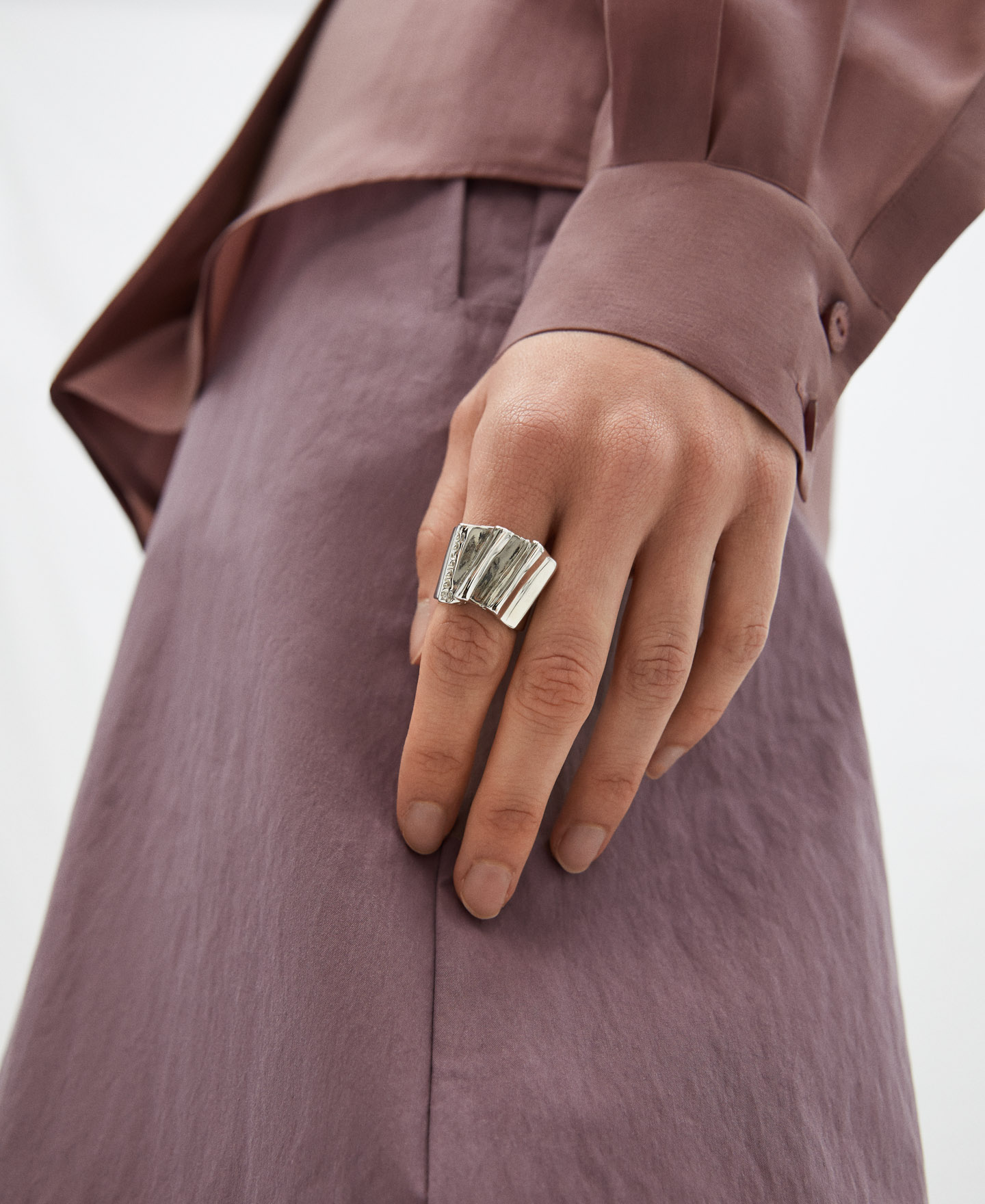 Anillo pliegues en zinc image number 3