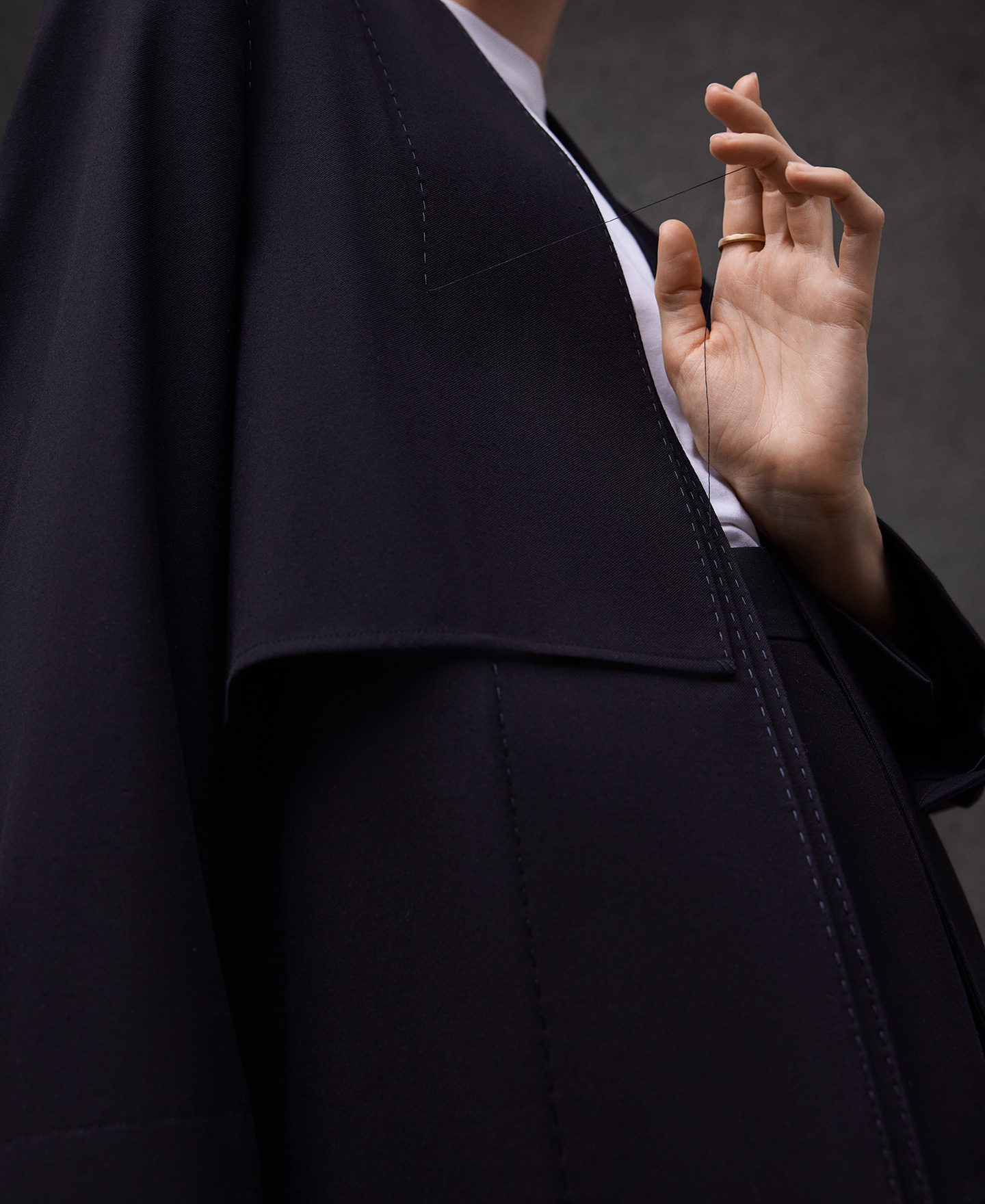 Blazer desestructurada negra mujer image number 3