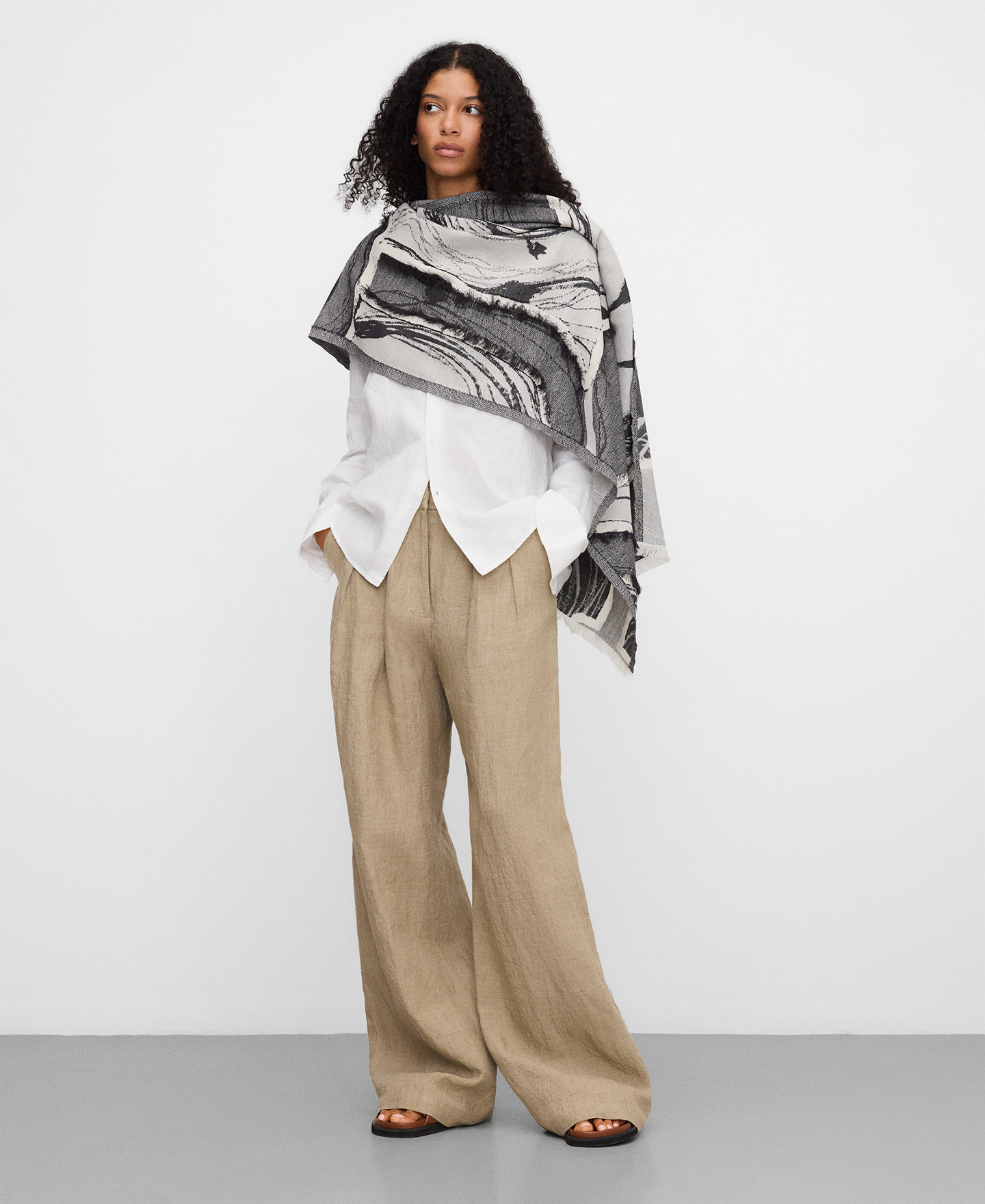 Organic cotton jacquard printed scarf image number 3