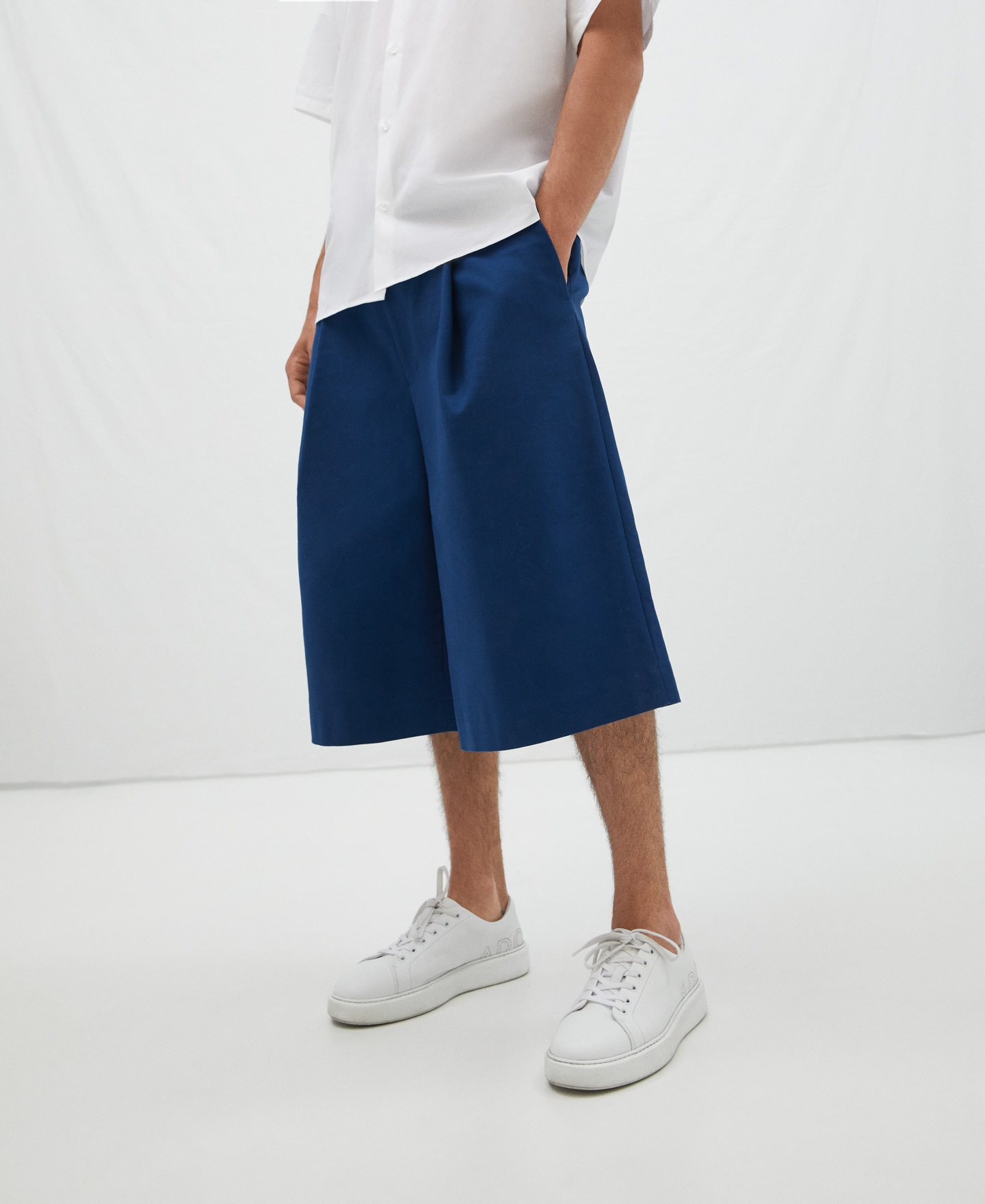 Oversize cotton Bermuda shorts image number 0