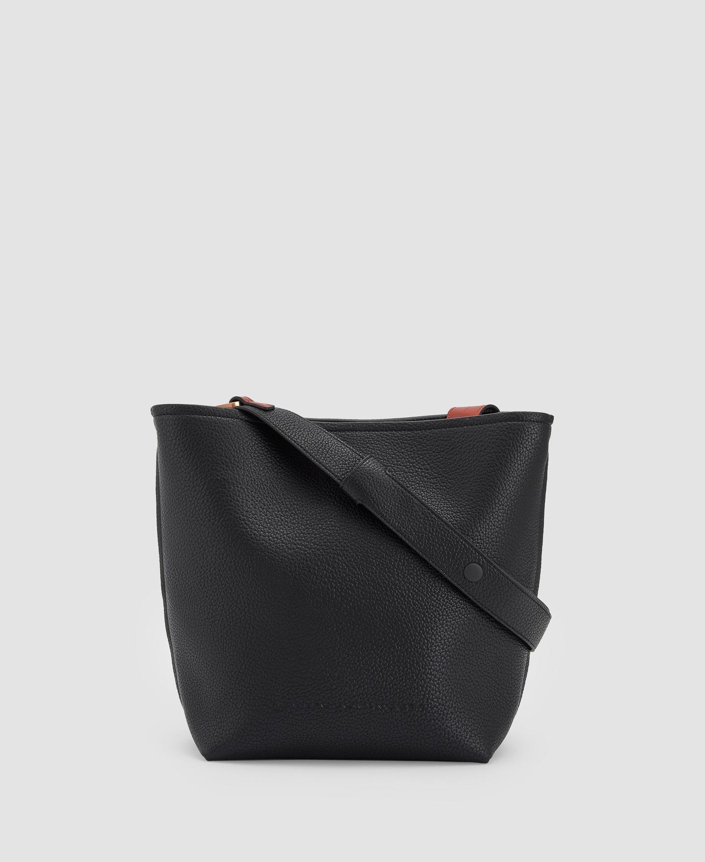Bolso en materiales reciclados image number 0