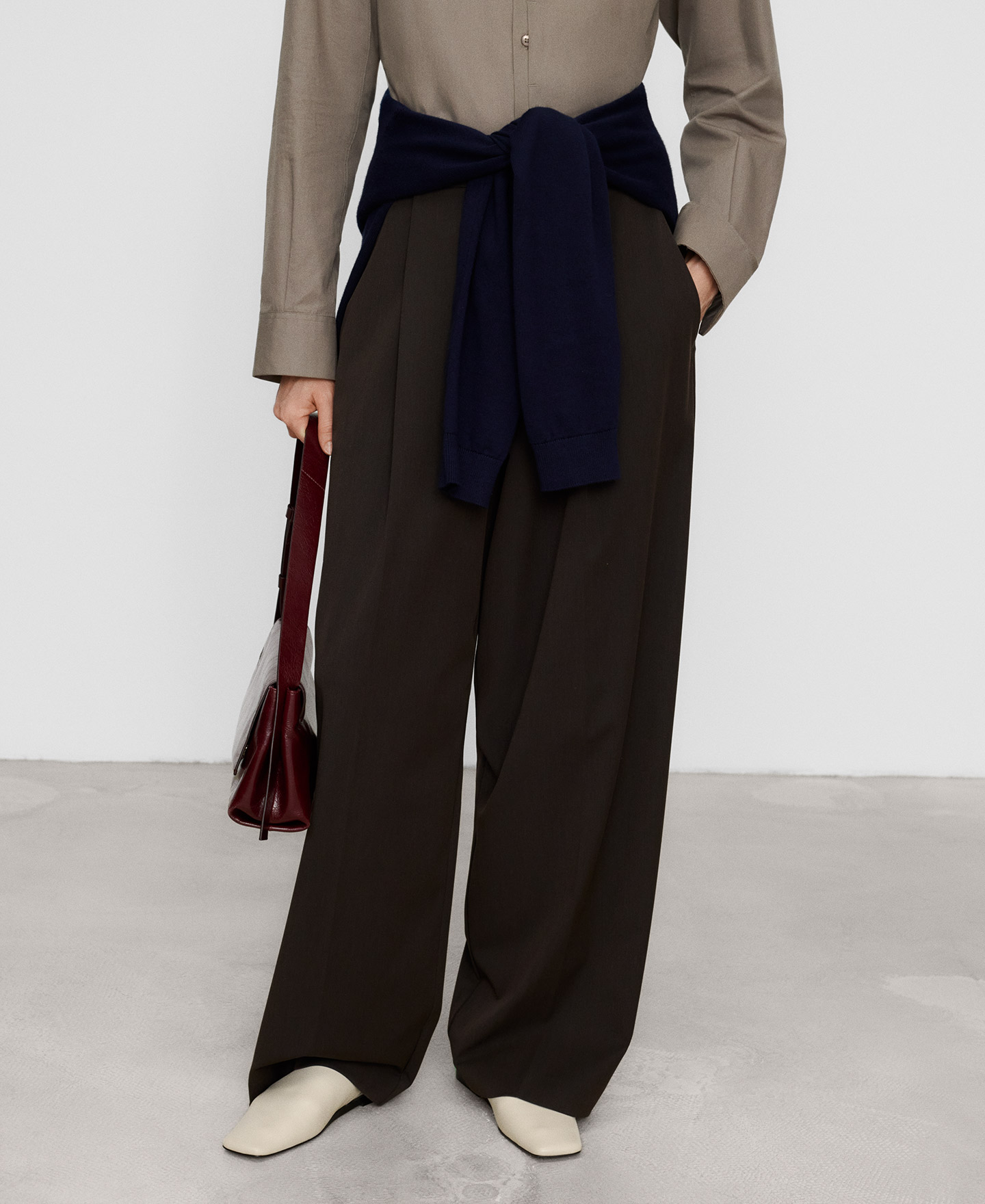 Straigh pleated trousers image number 0