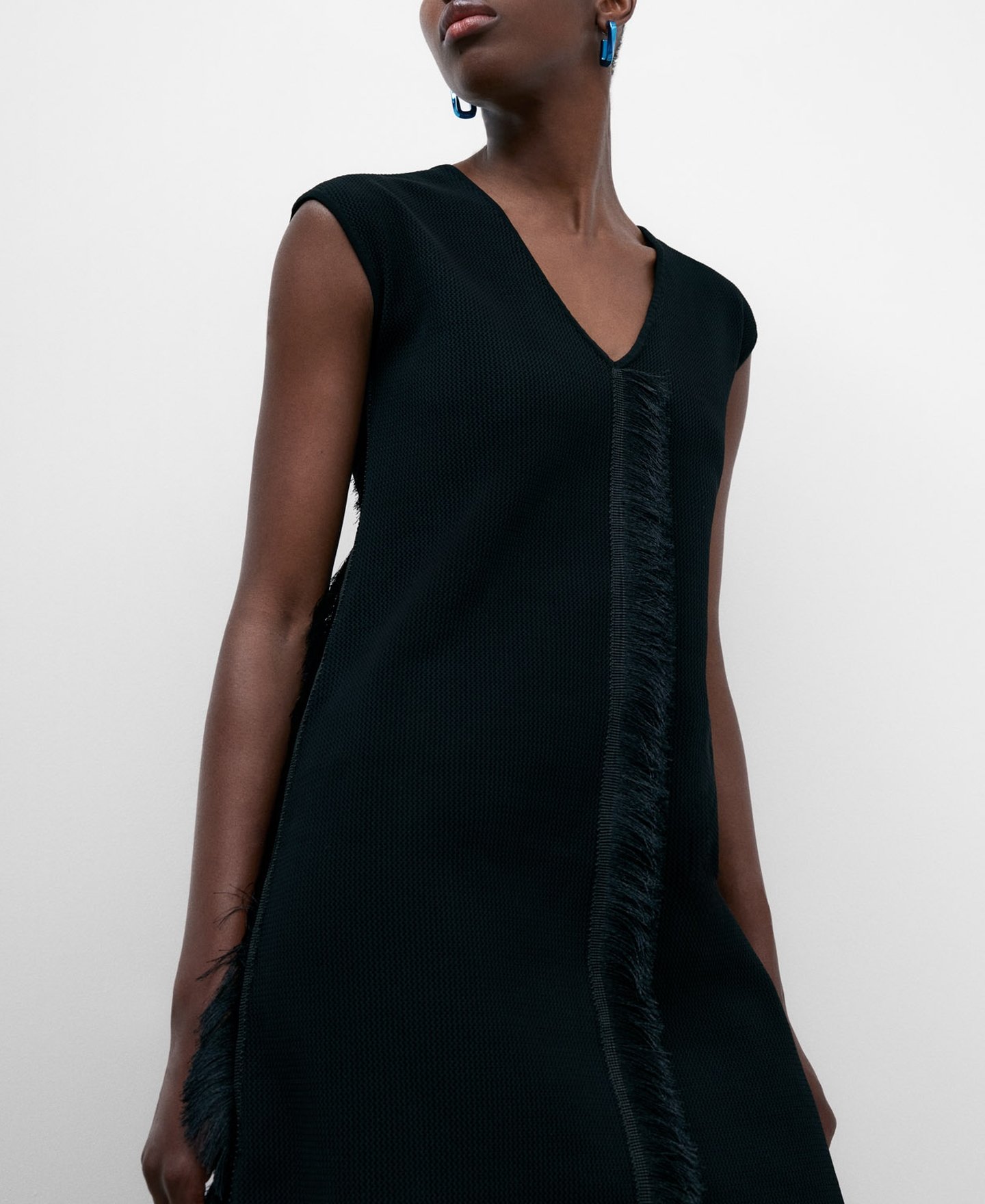 Cuello tejido de mohair azul para mujer image number 2