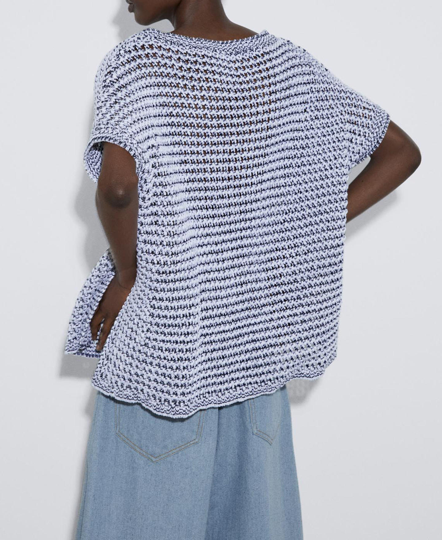 V-neck pullover in openwork knit image number 2