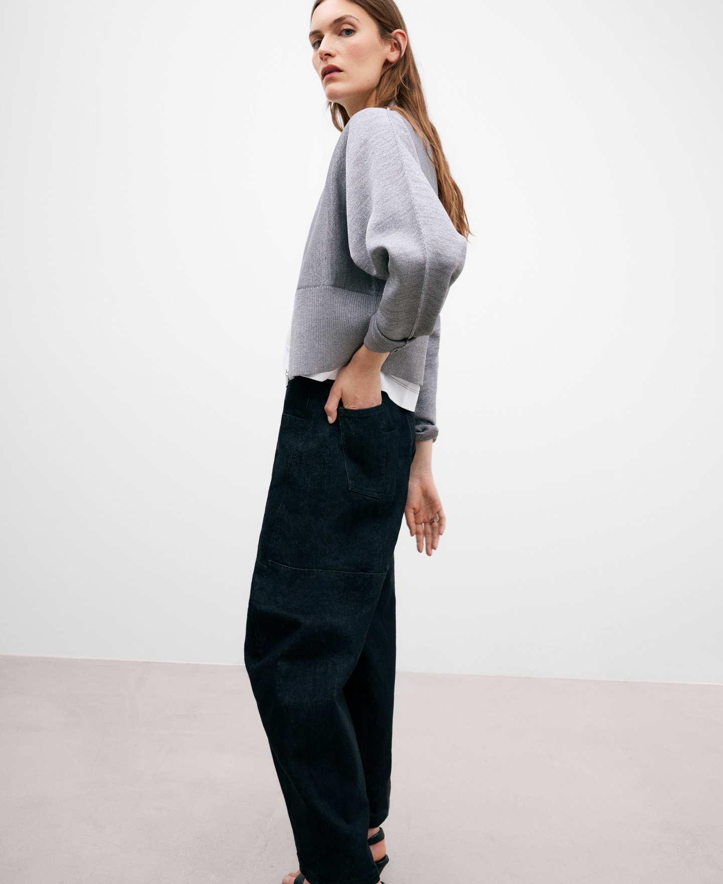 Women's knitted bomber jacket image number 4