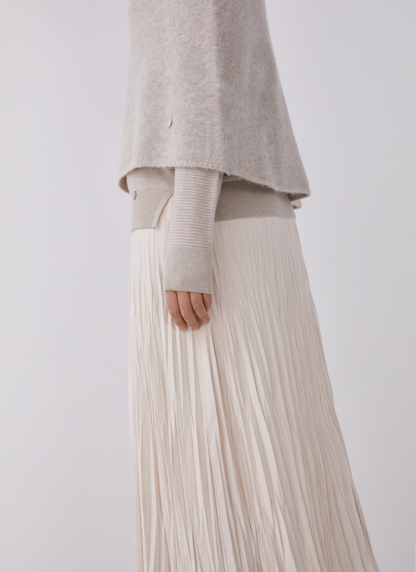 Alpaca knitted capelin image number 2