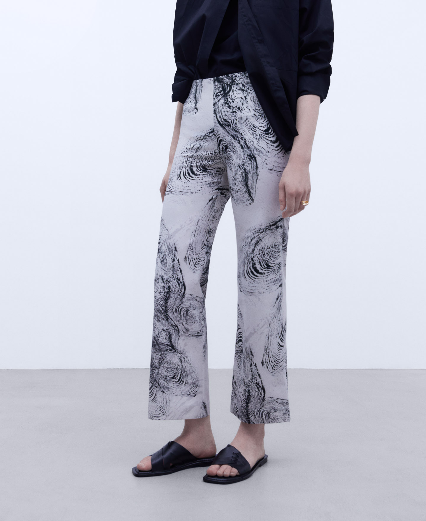 Printed ankle length trousers image number 0
