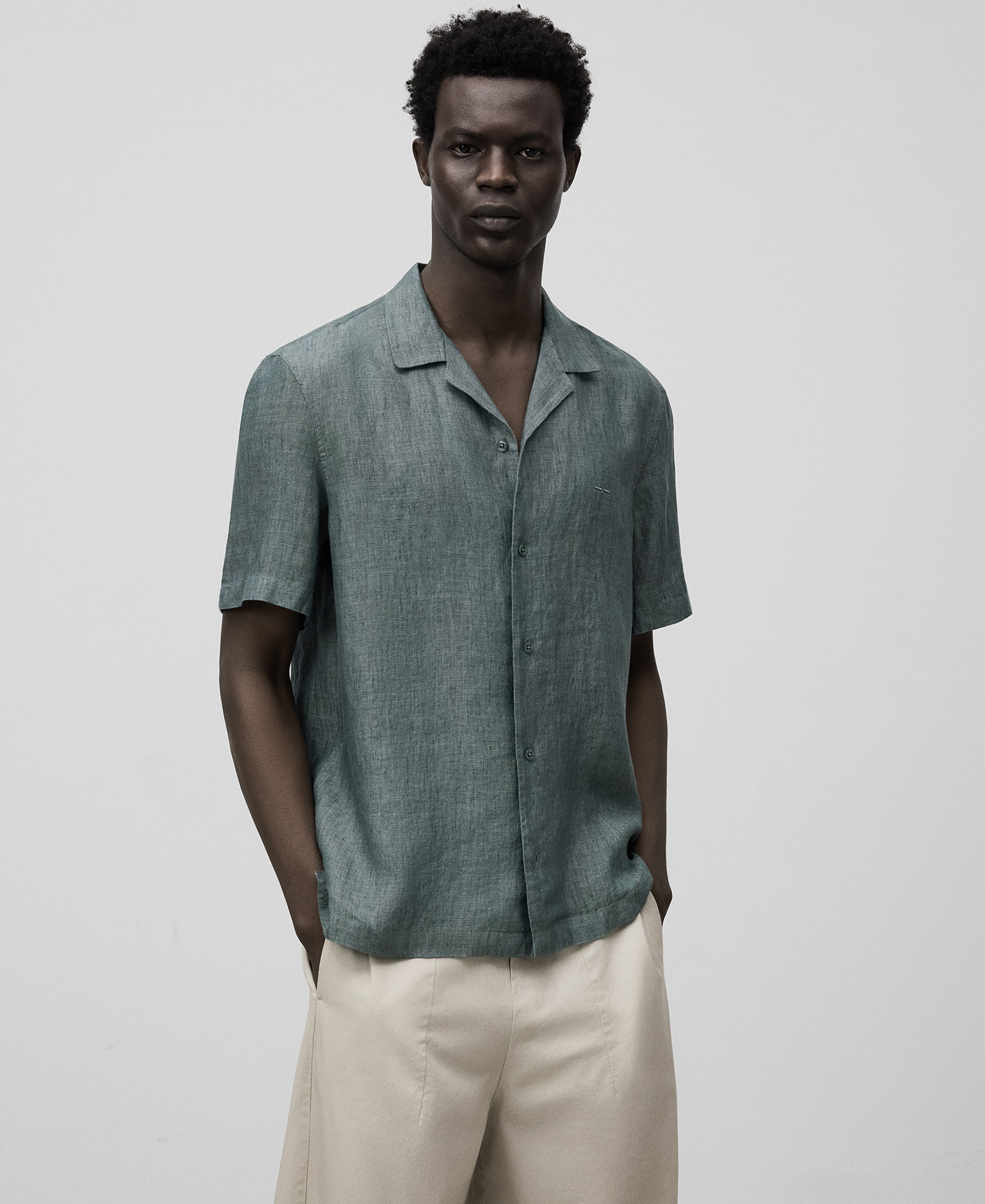 European linen bowling collar shirt man image number 0