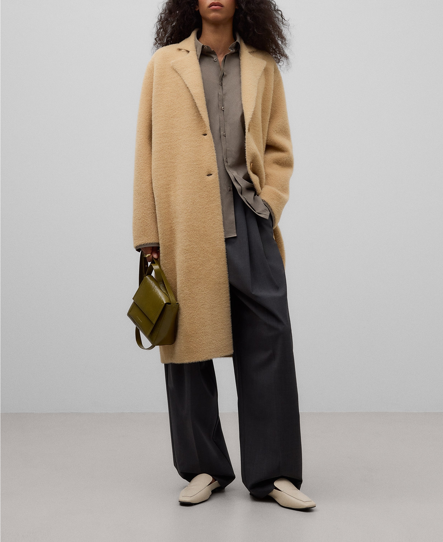 Abrigo efecto pelo camel mujer image number 1