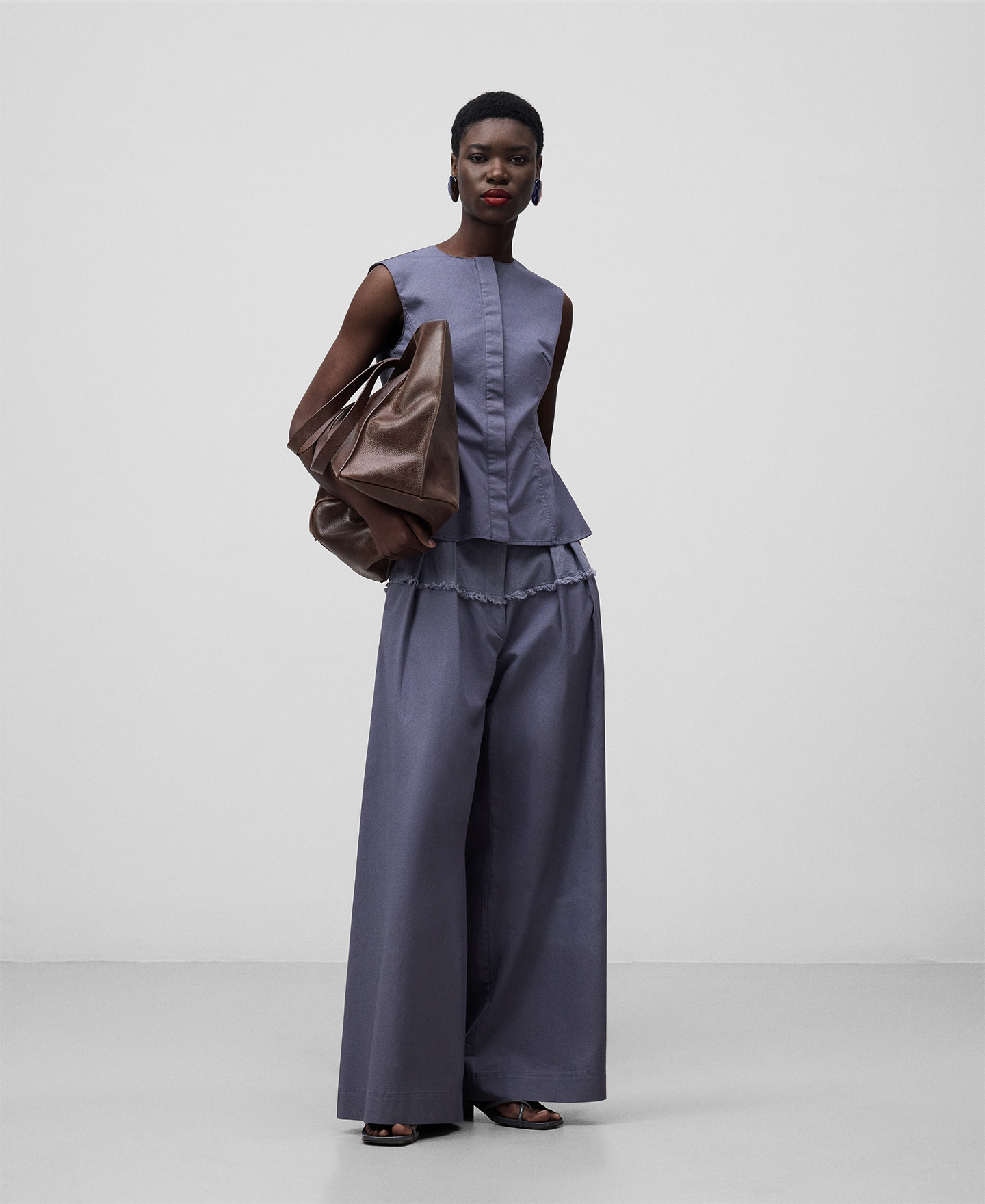 Pleated pants with yoke woman image number 1
