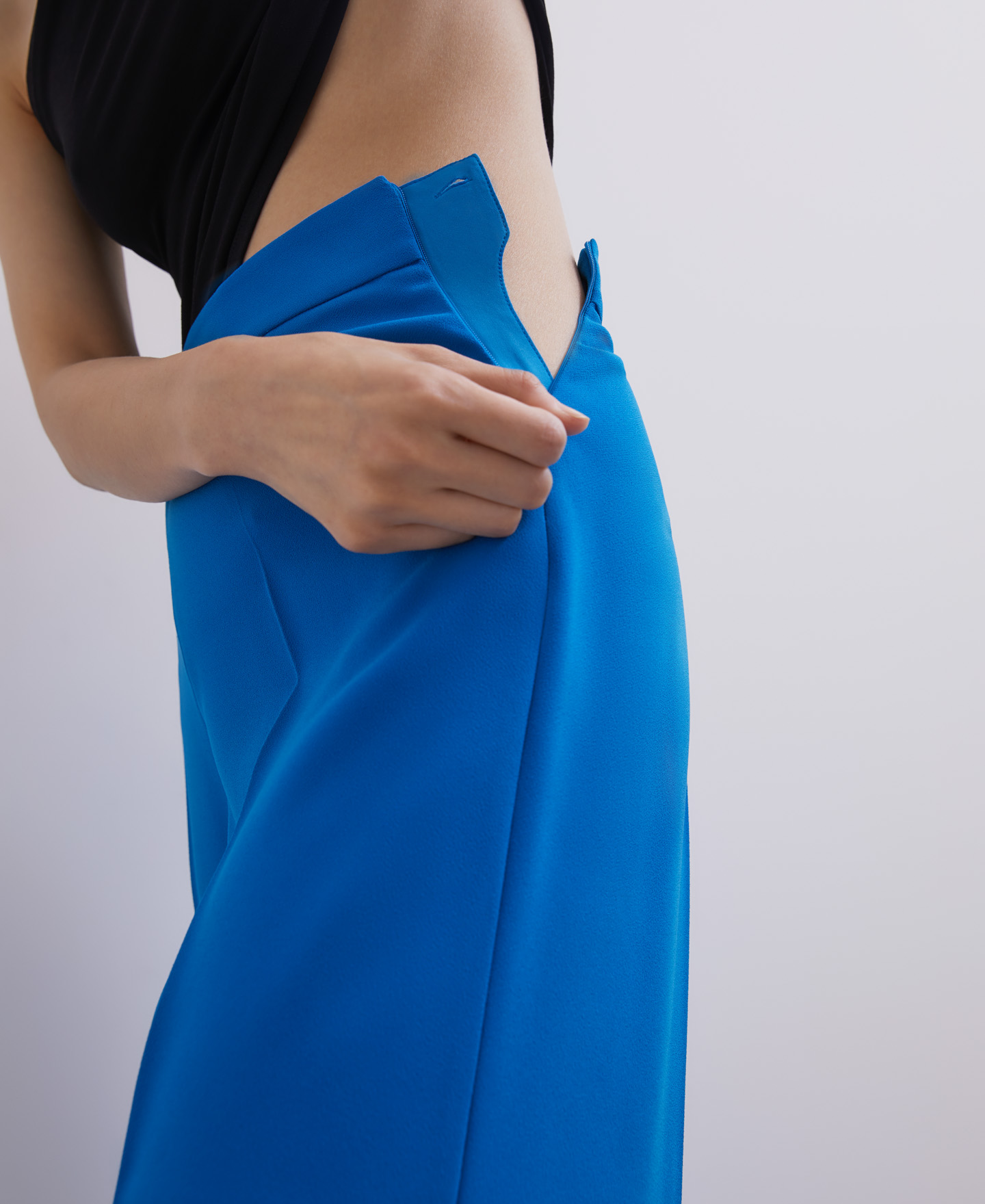 Straight fluid trousers image number 3