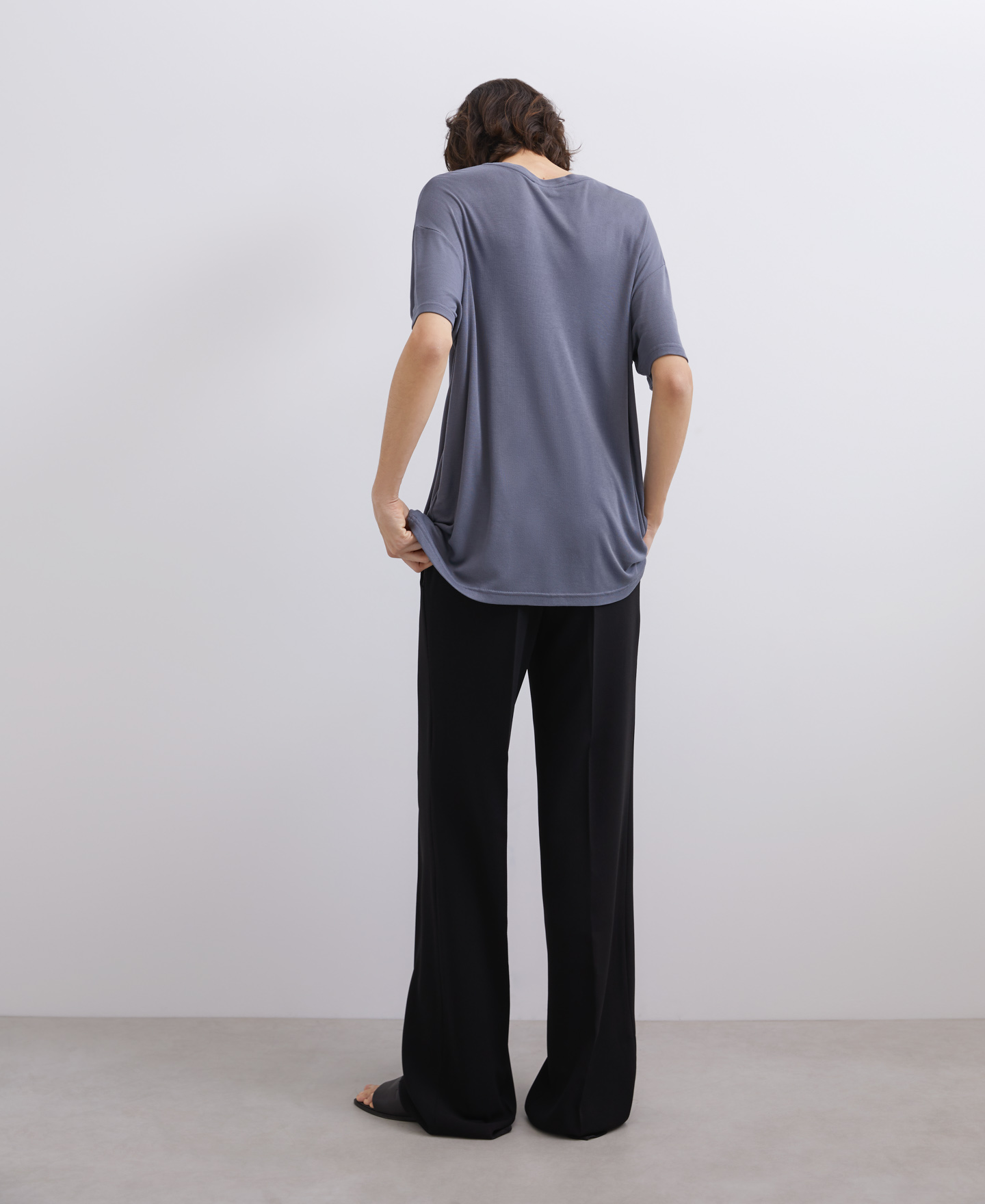 Camiseta oversized escote caja viscosa image number 2