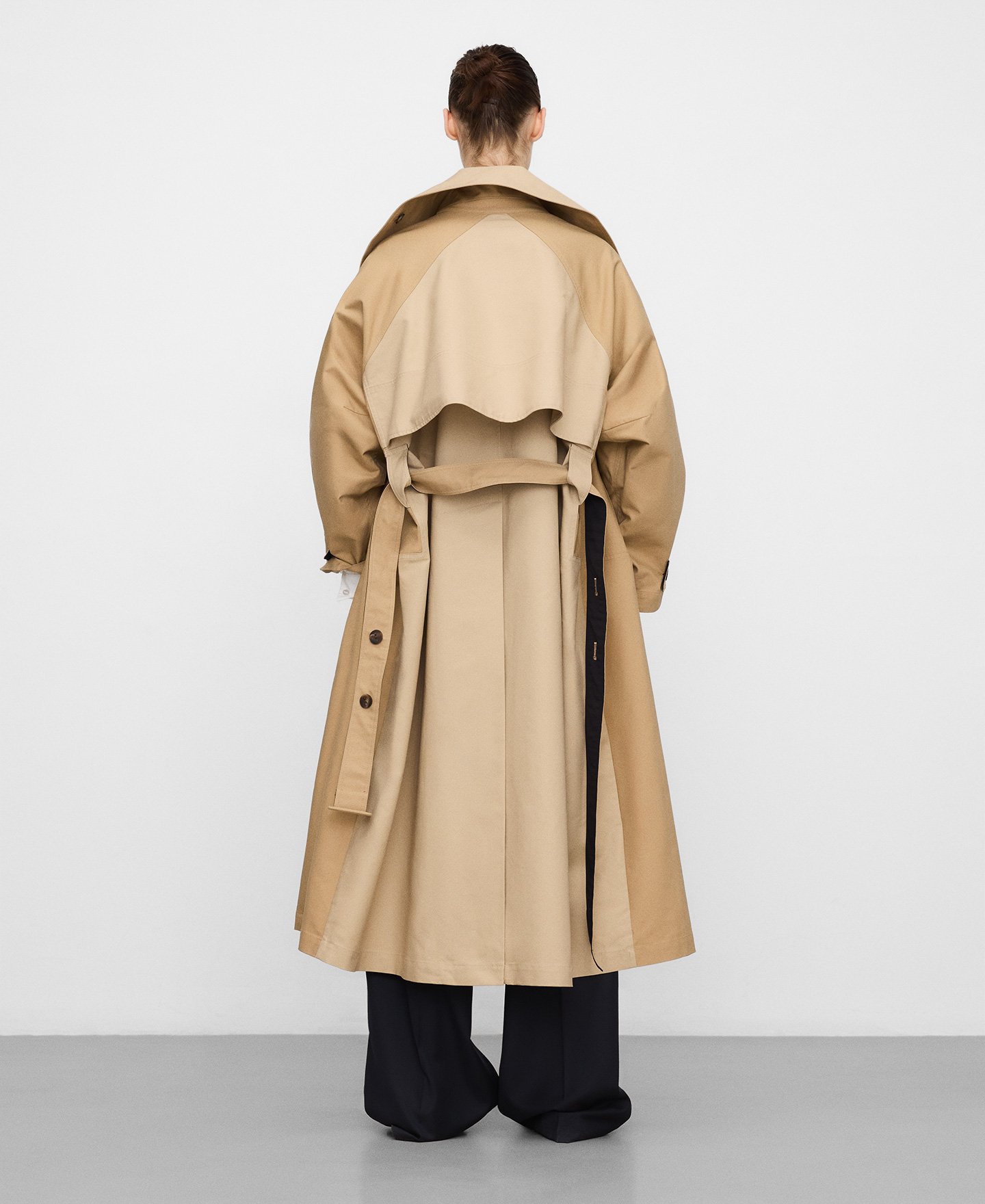 Gabardina bicolor doble solapa image number 2