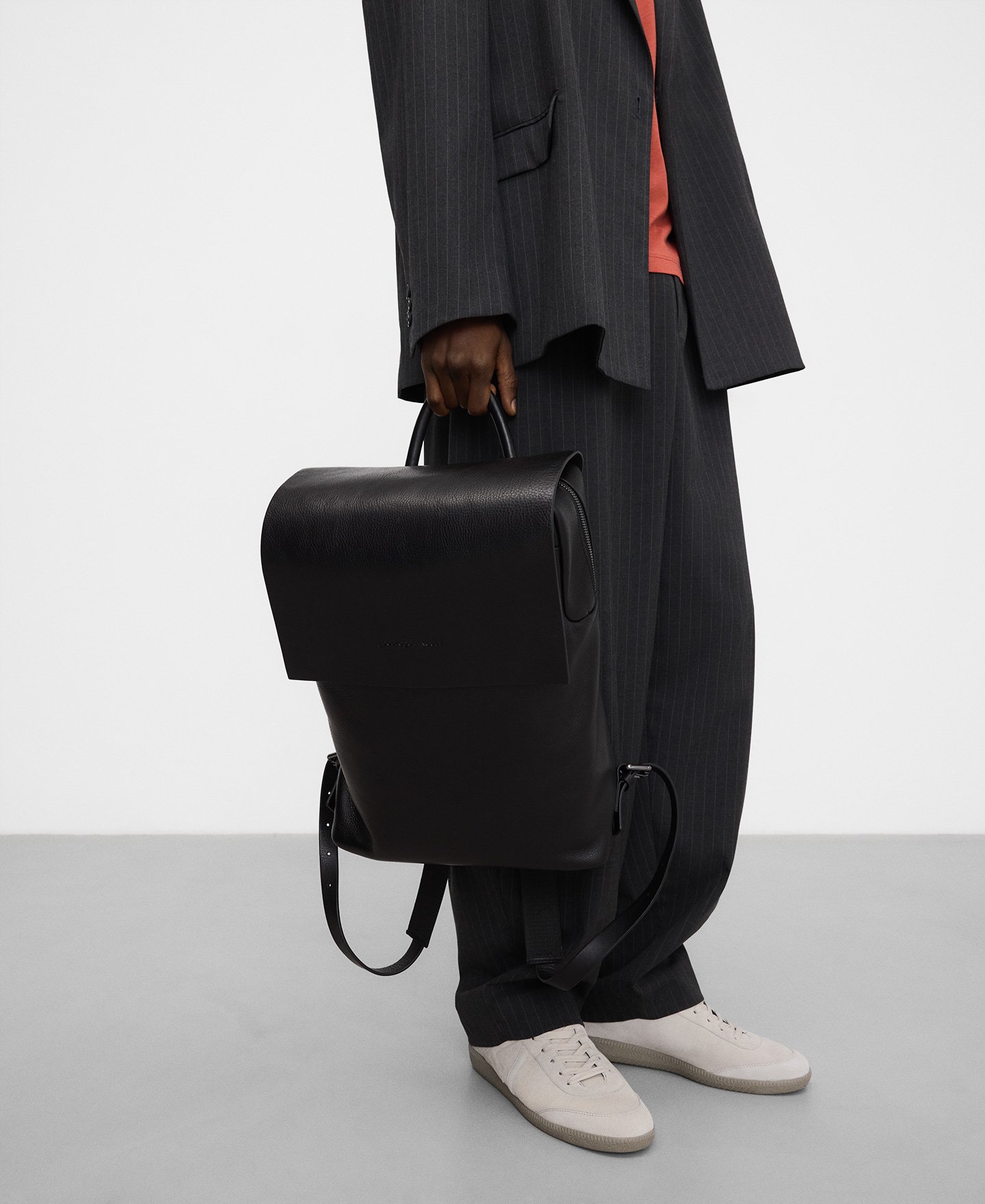 Mochila solapa piel image number 4