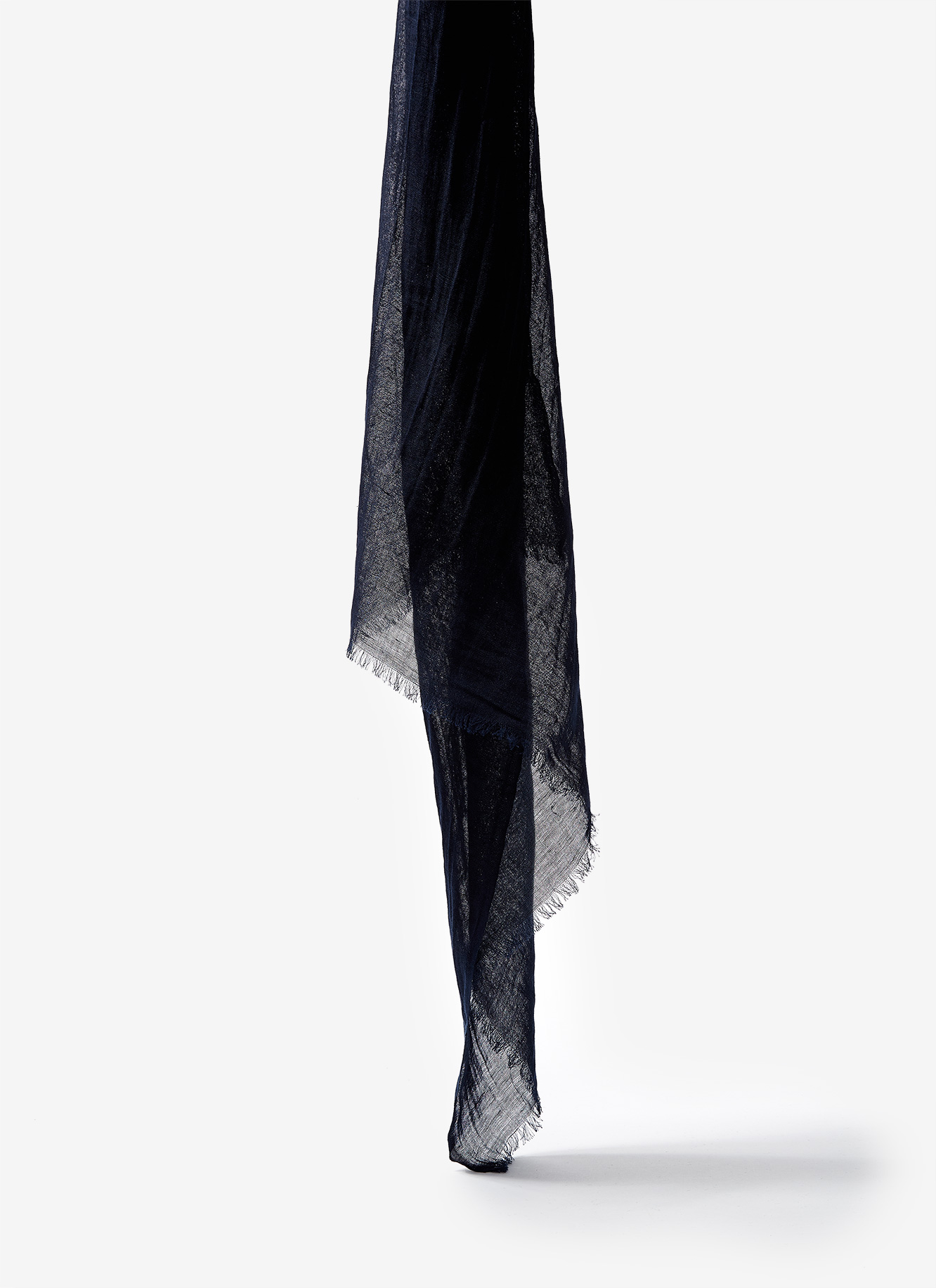 Linen & cotton foulard with frayed edges image number 1