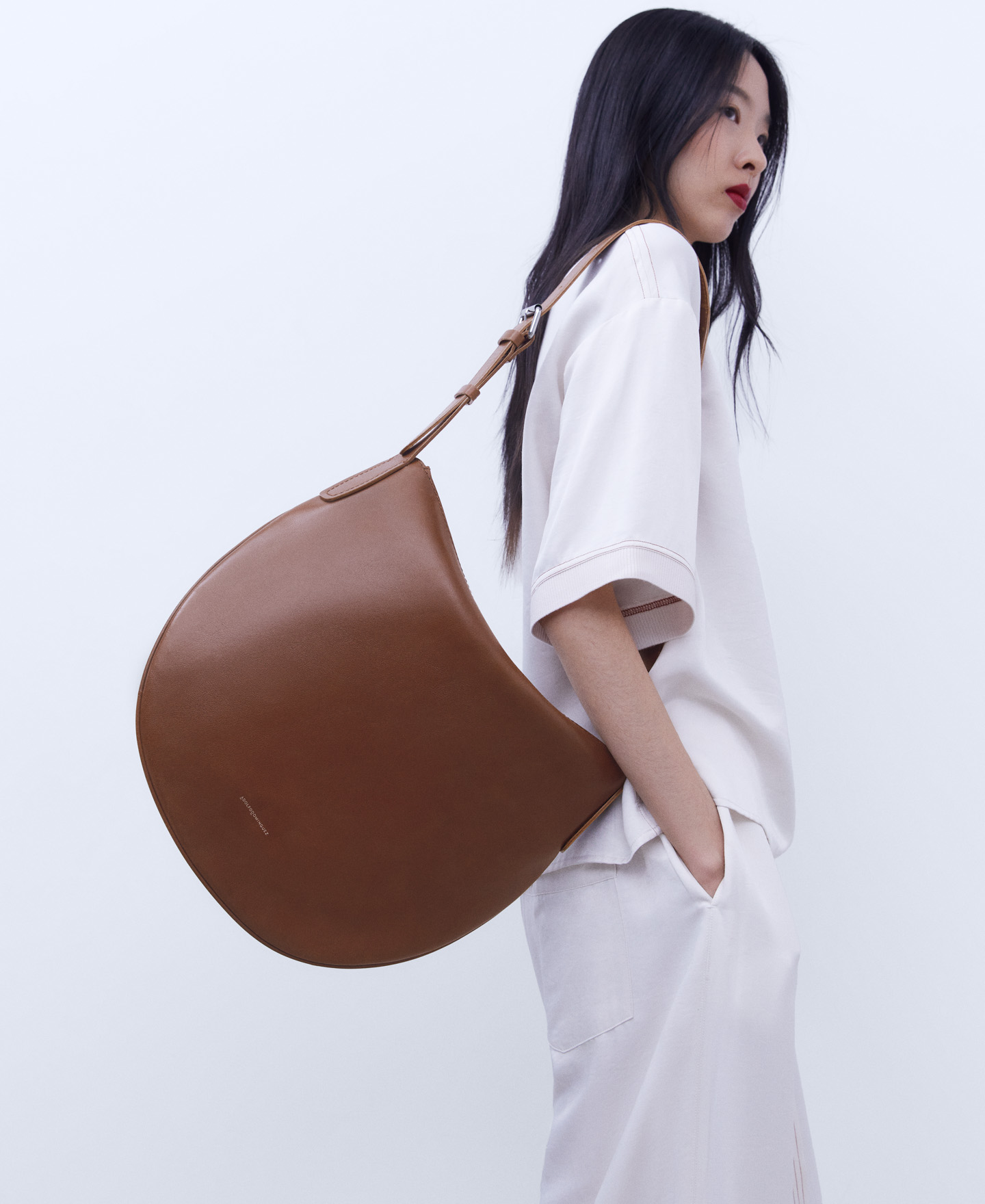 Responsible leather rounded hobo bag image number 5