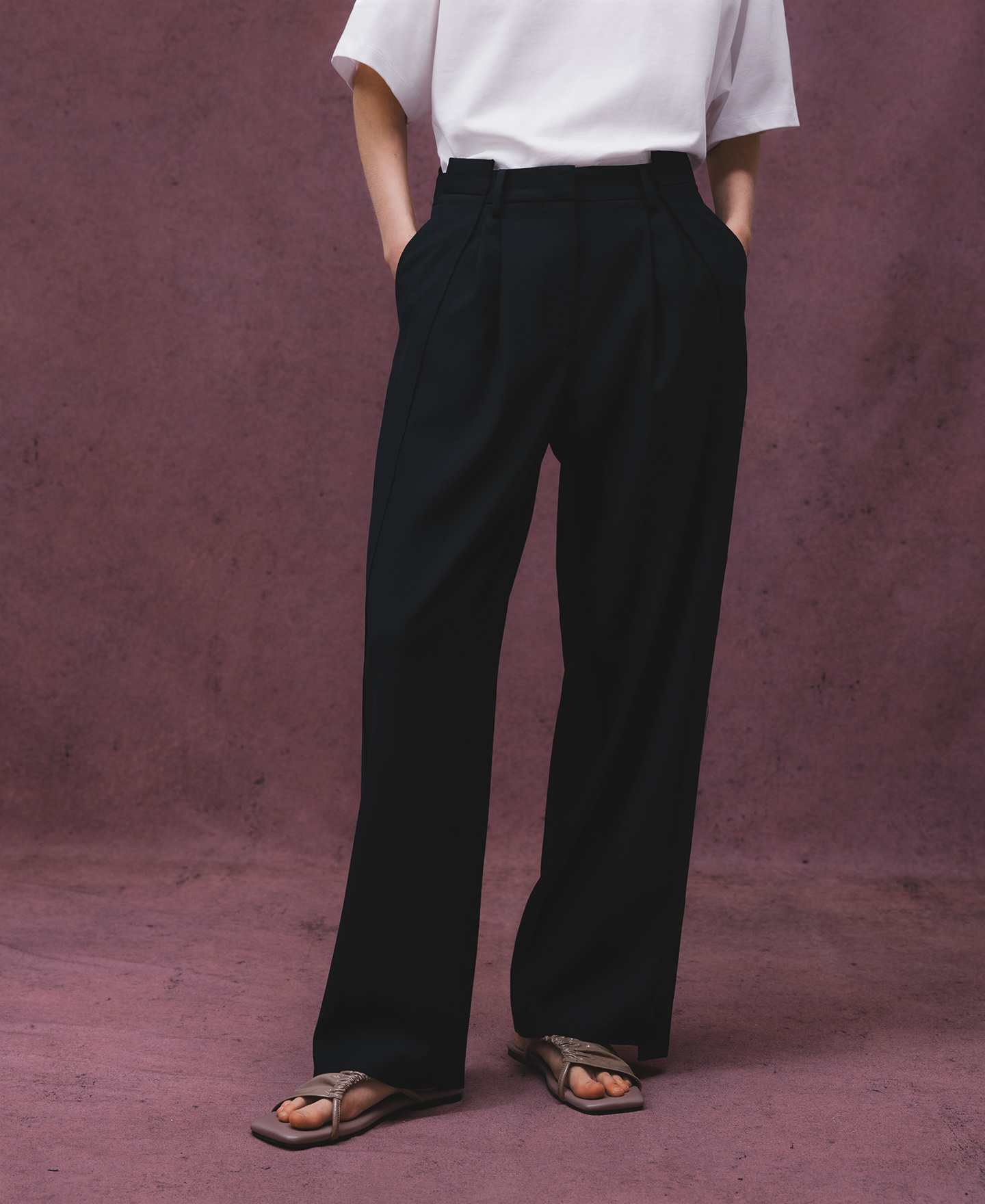 Asymmetrische Damenhose mit Abnähern image number 0