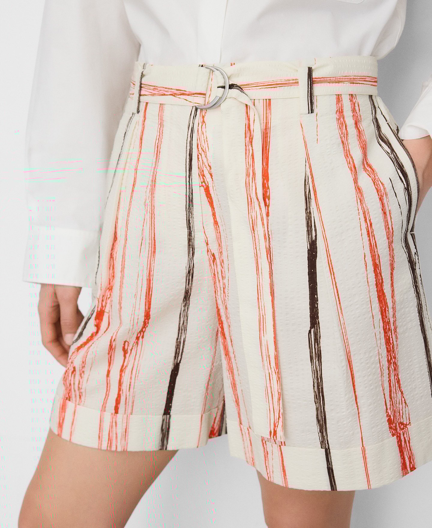 Irregular striped seersucker bermuda image number 3