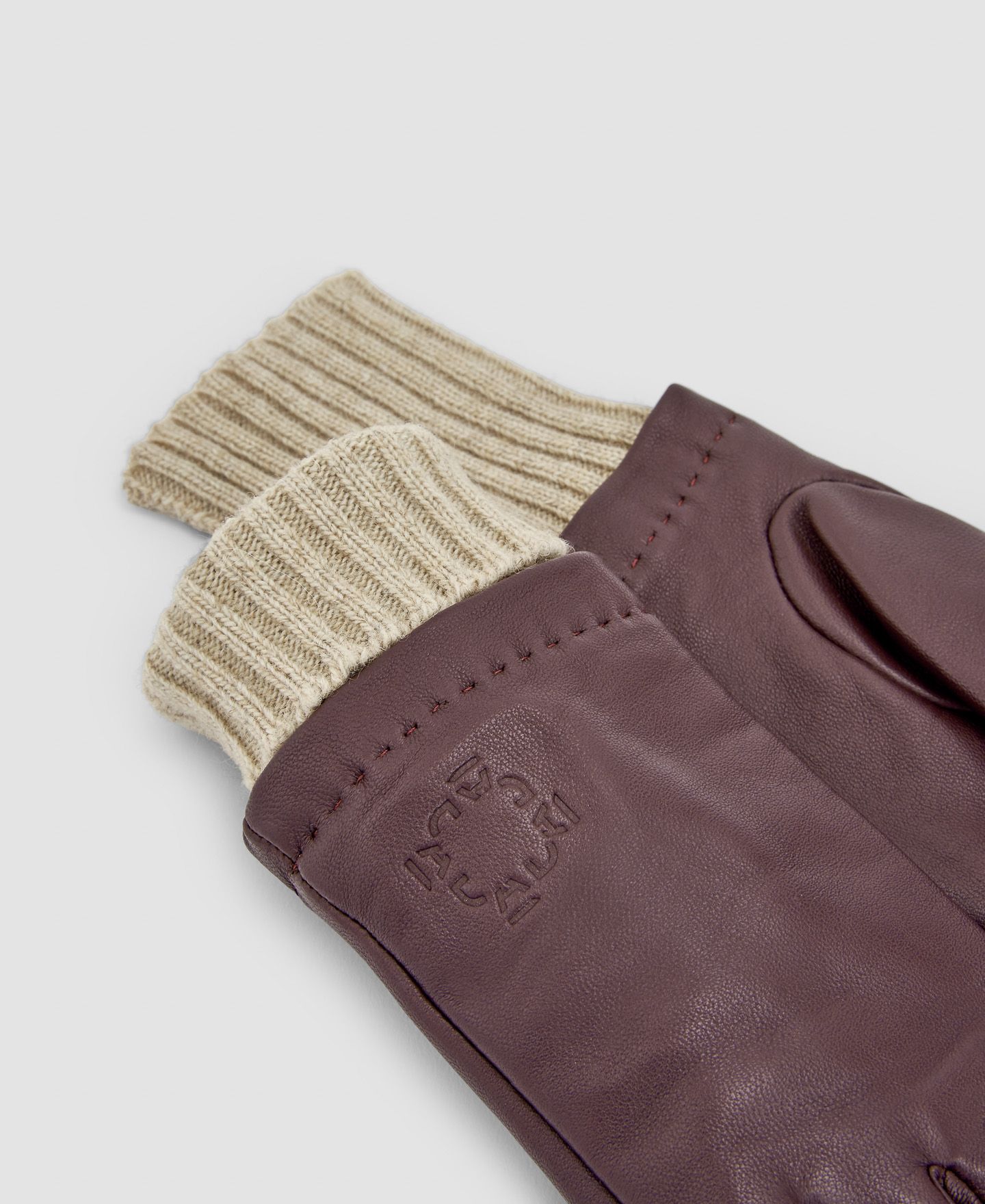 Responsible knitted and leather gloves image number 1