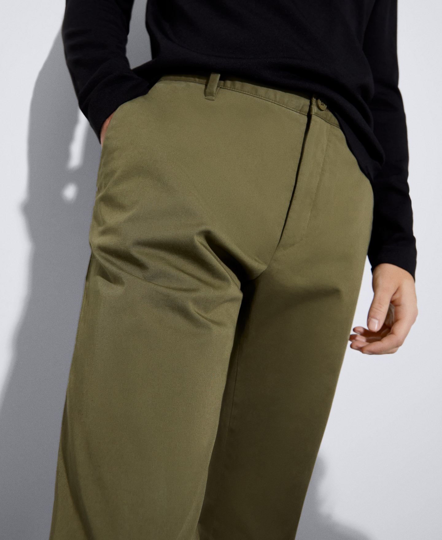 Pantalón chino en algodón responsable image number 3