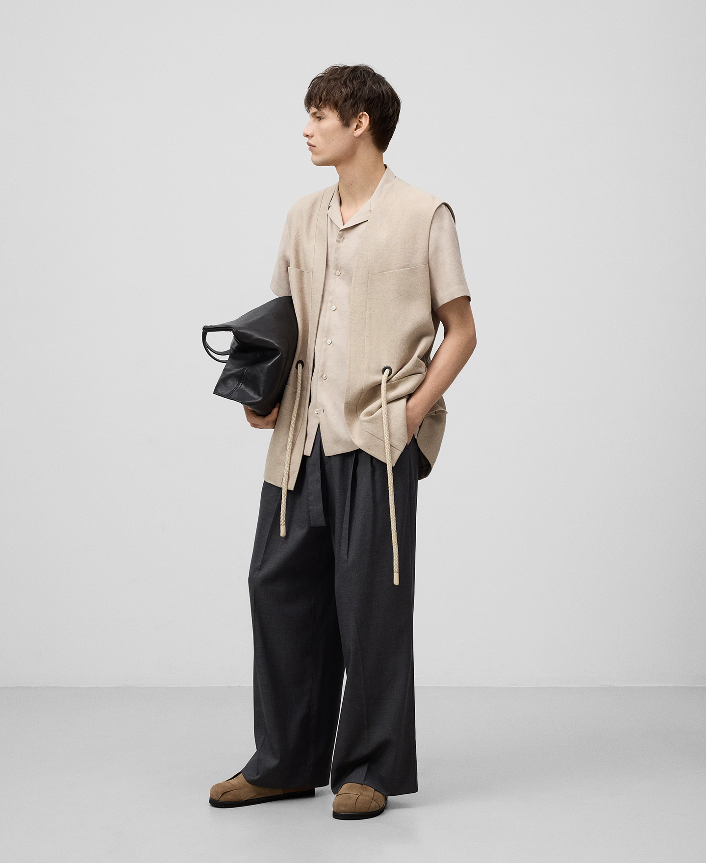 European linen bowling collar shirt man image number 1