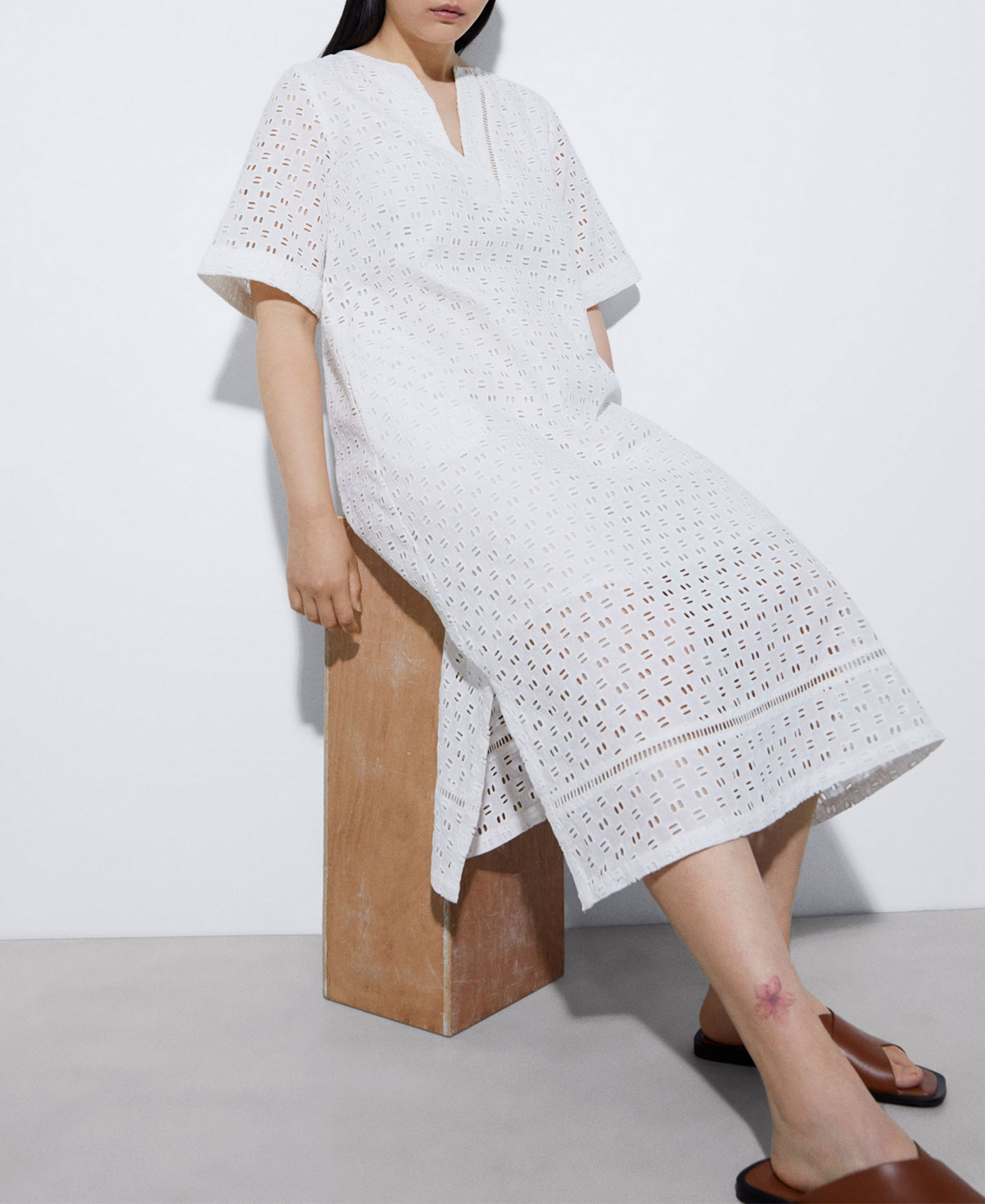 Midi dress with embroidered detail image number 3