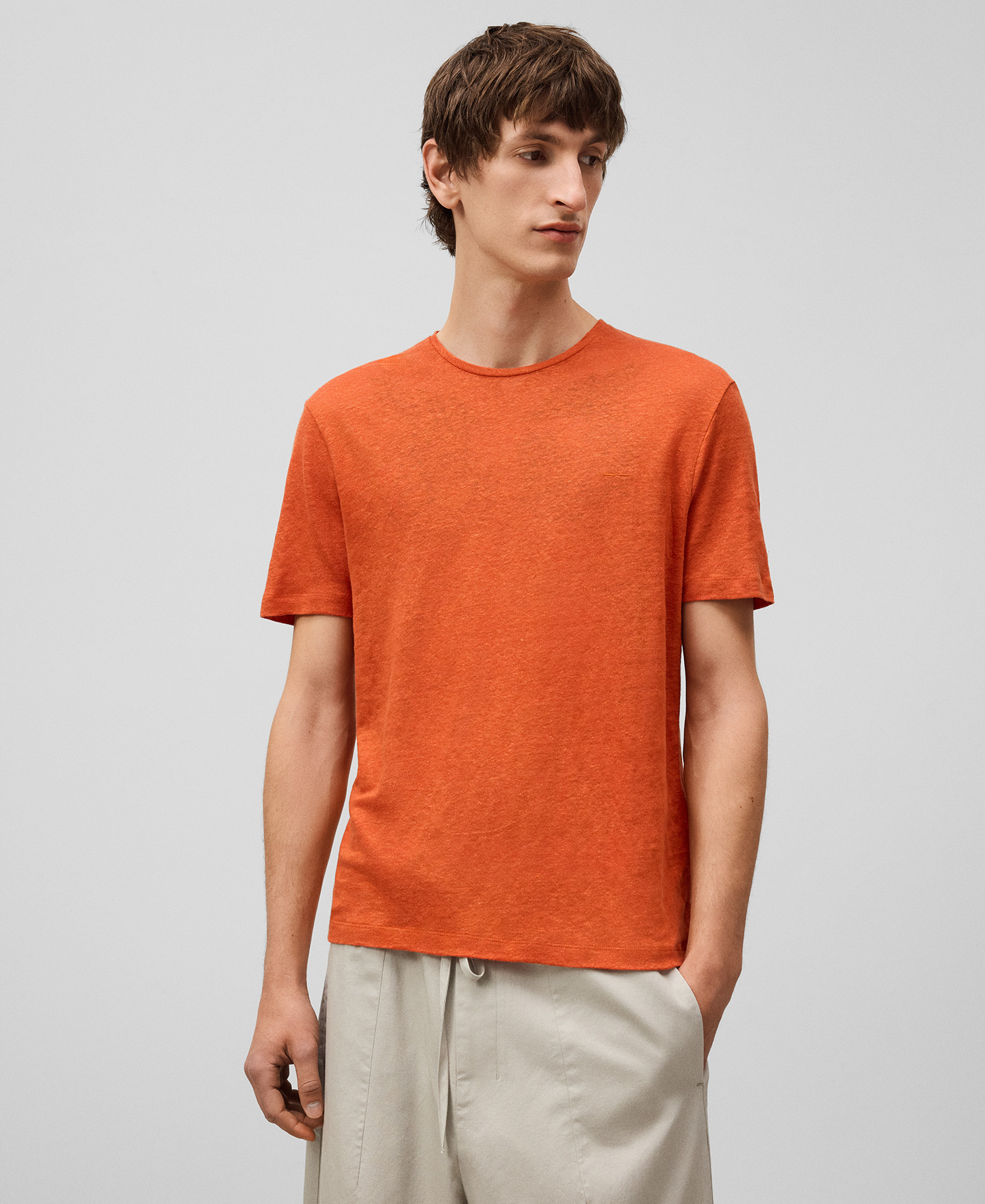Camisola regular fit em linho europeu para homem image number 0