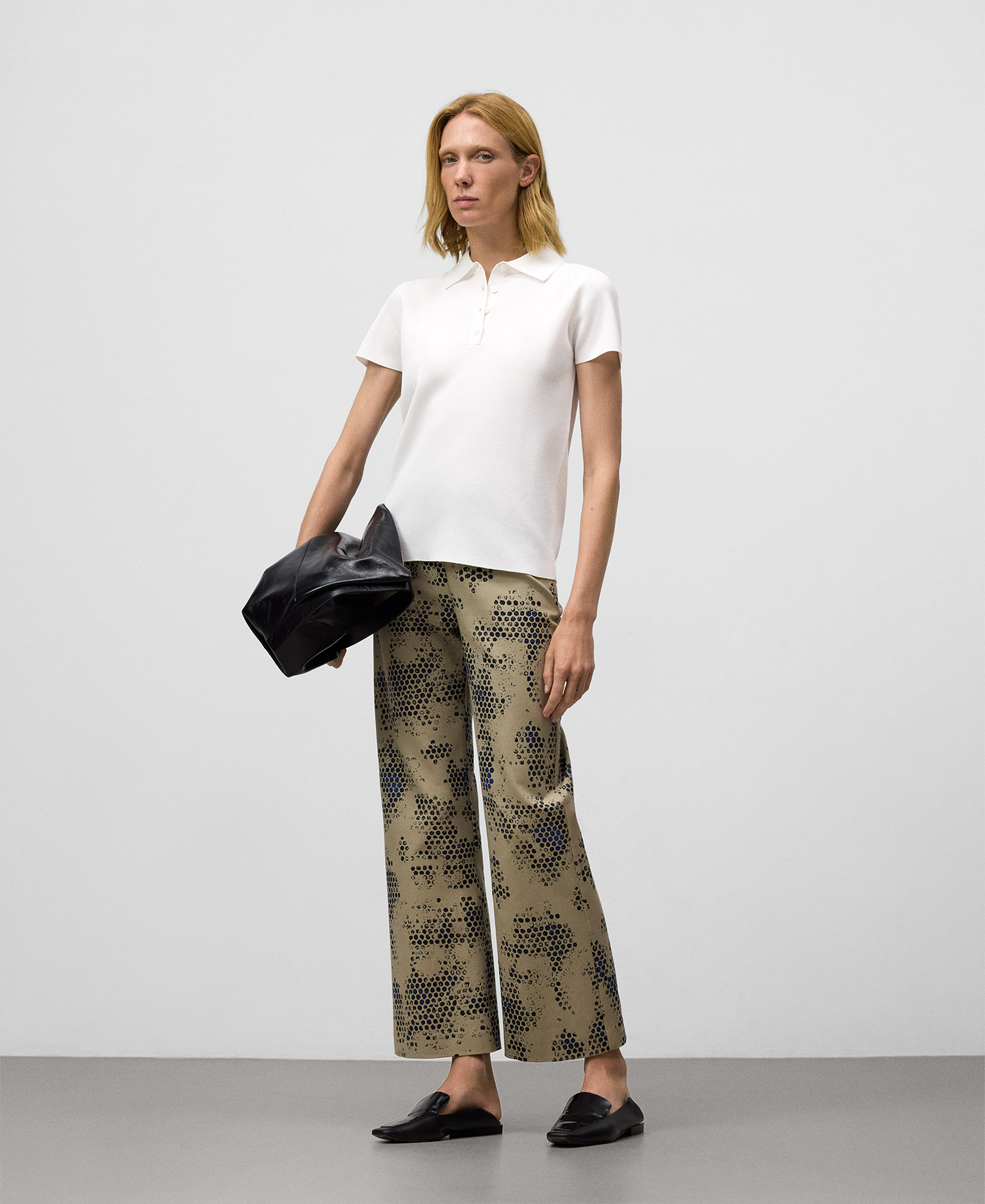 Pantalón flare estampado mujer image number 1