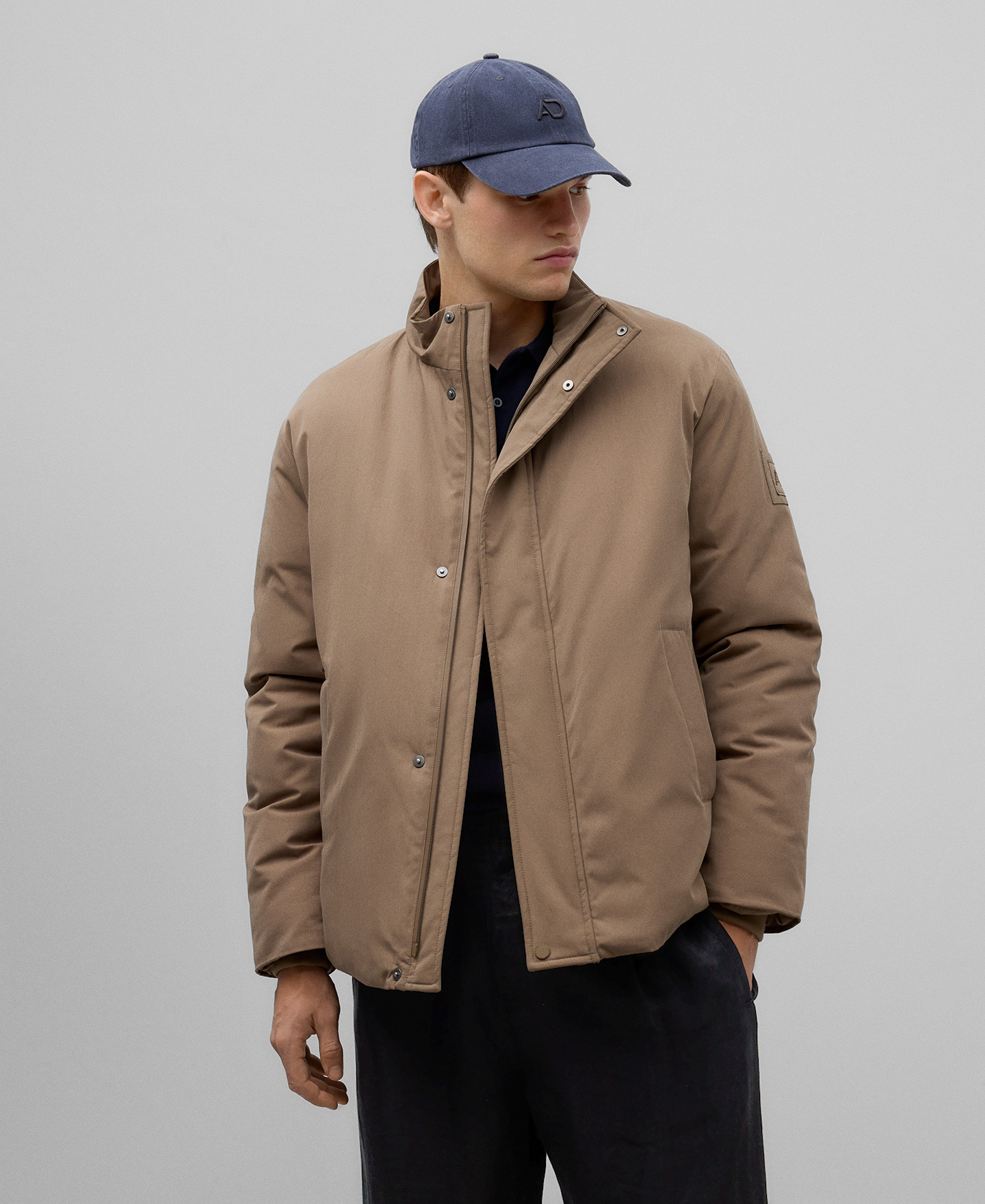 Short padded jacket man image number 0