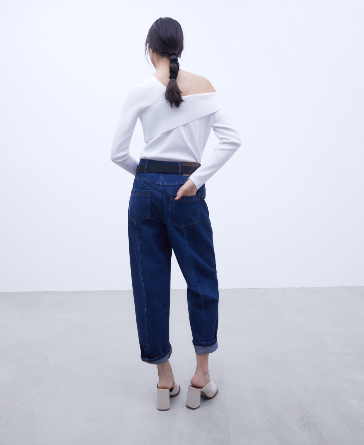 Knitted asymmetric top image number 2