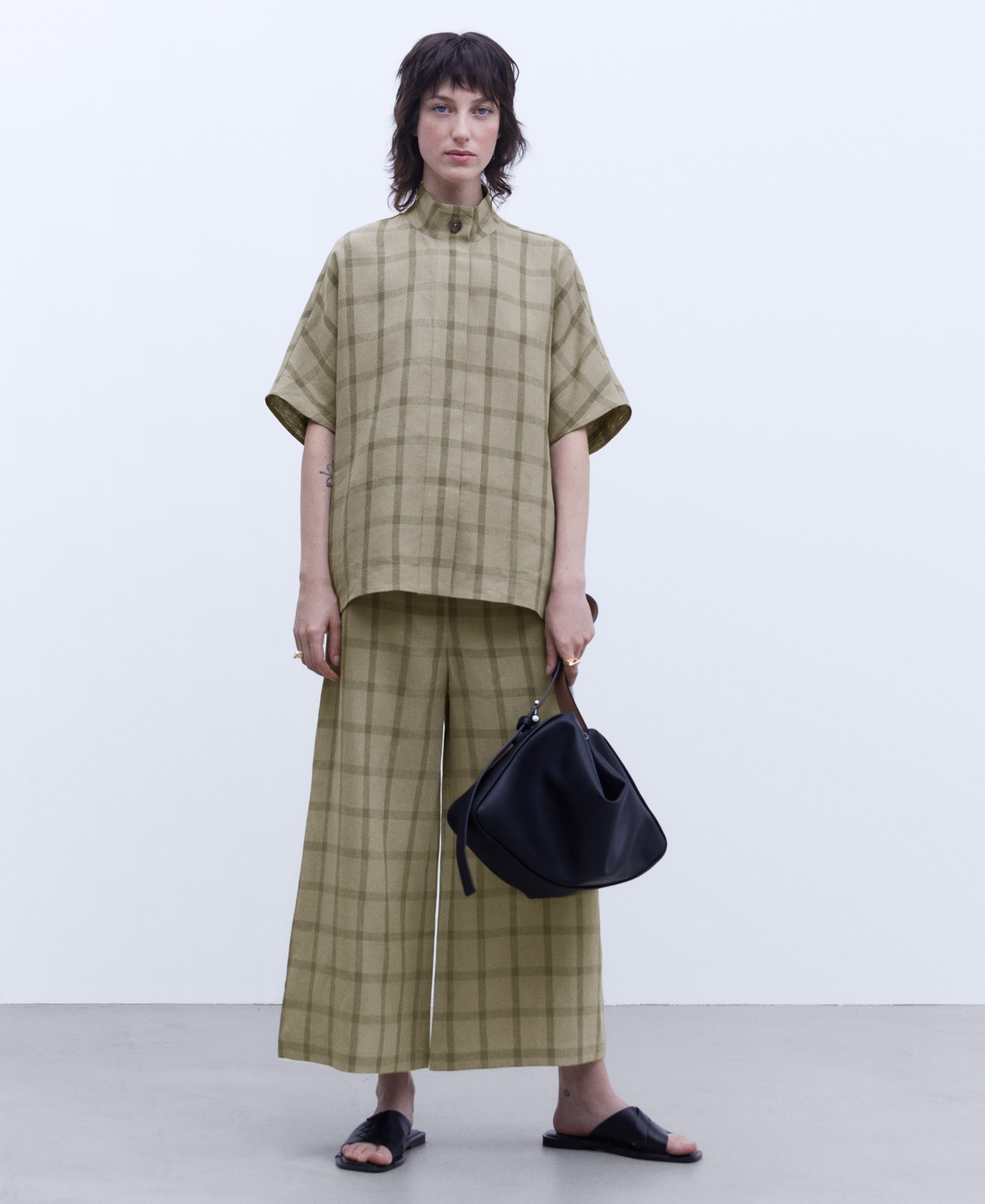 Blusa oversize en lino image number 1