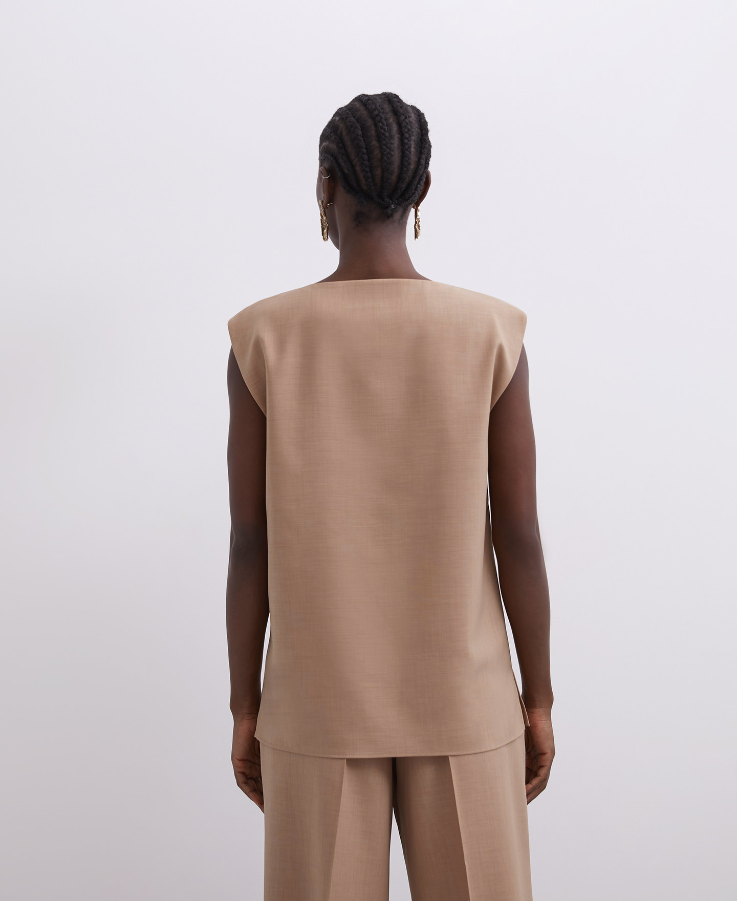 Sleeveless round collar top image number 2