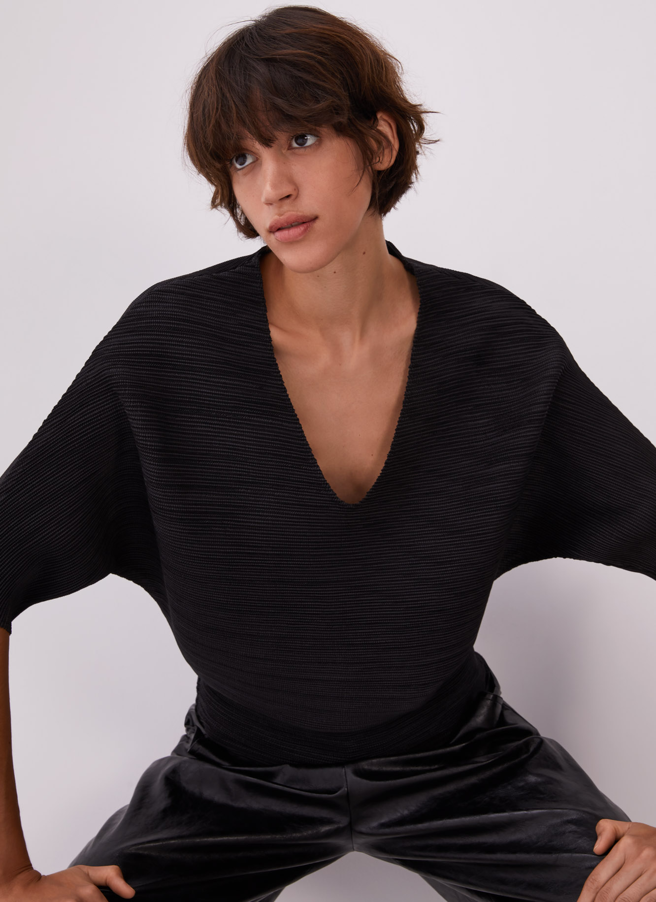 Crinkle sweatshirt with v-neckline image number 0