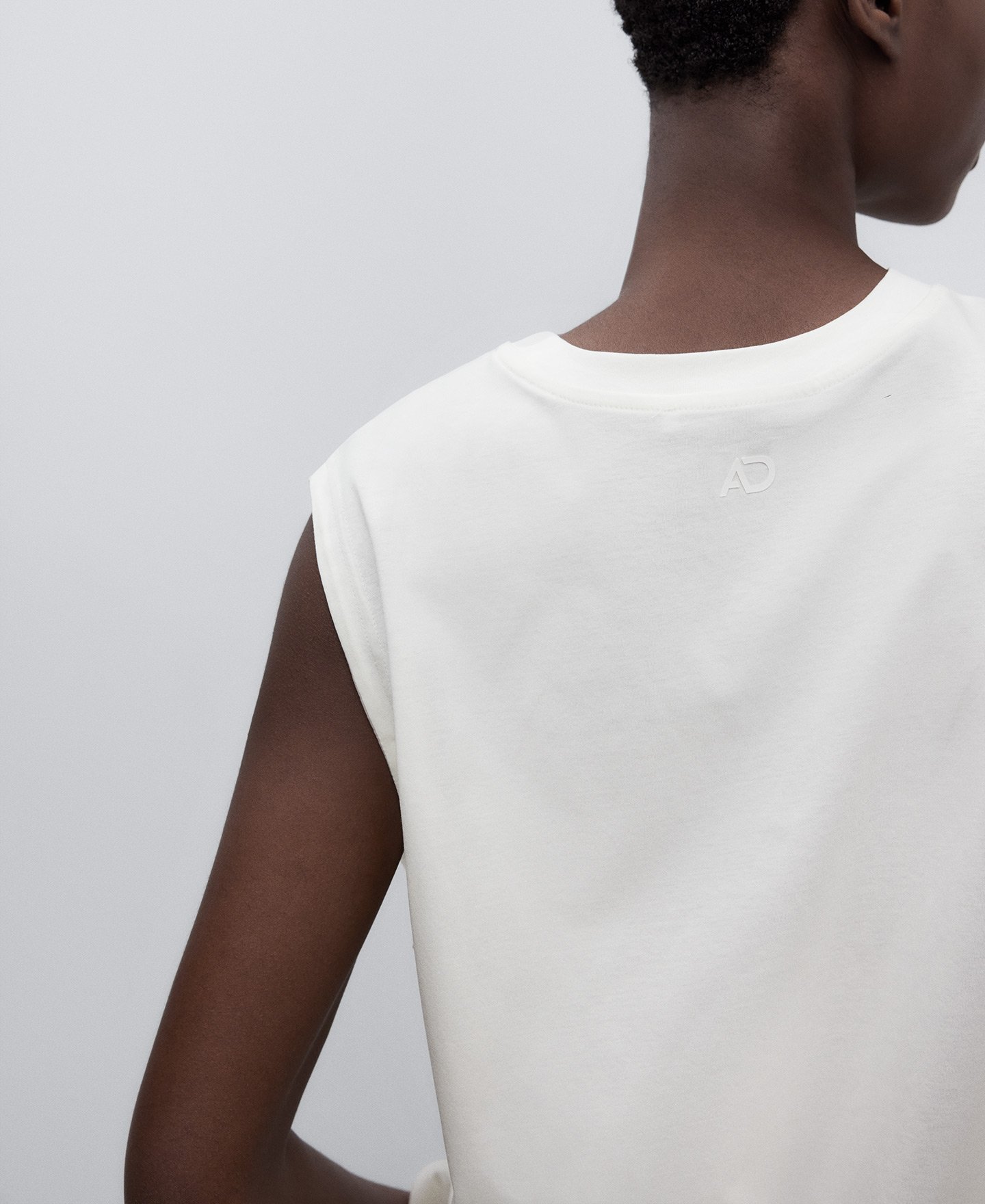 Camiseta sin mangas blanca mujer image number 3