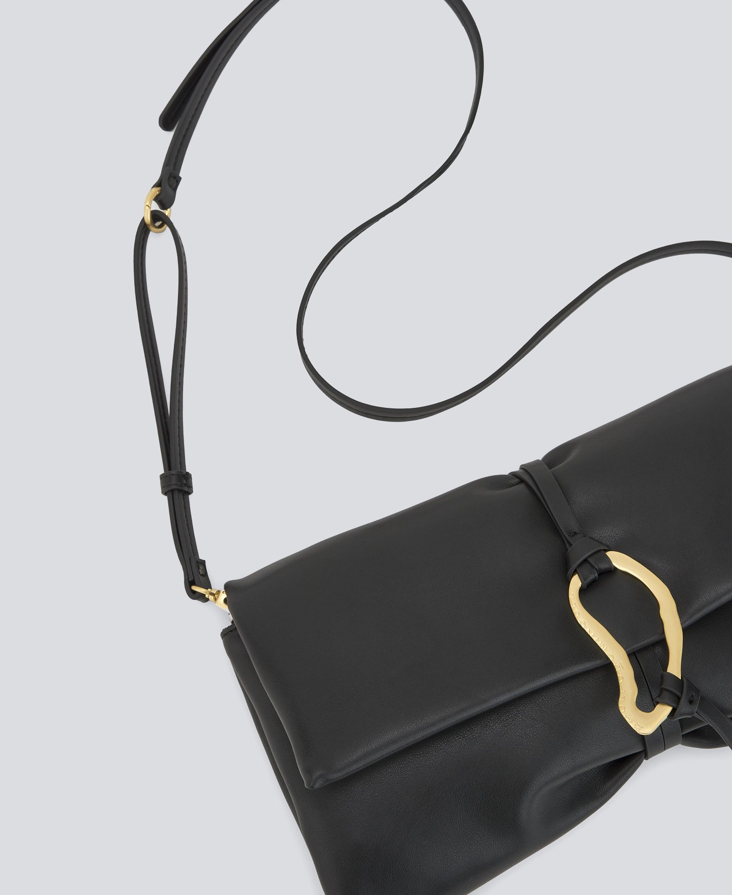 Recycled handbag black woman image number 3