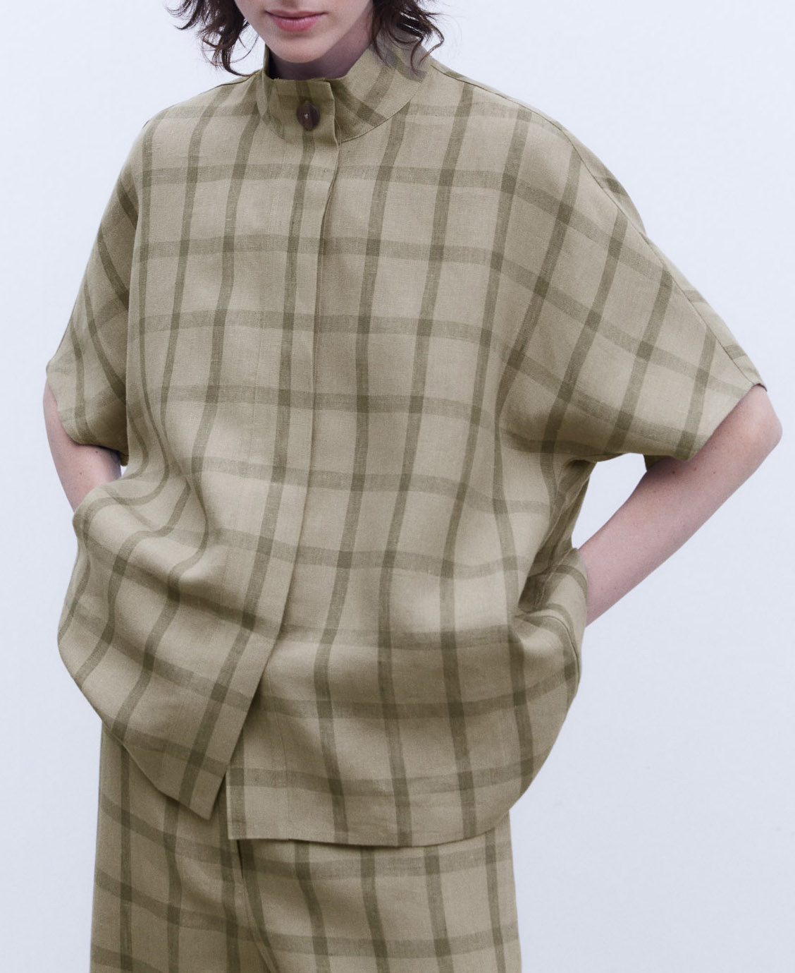 Blusa oversize en lino image number 0