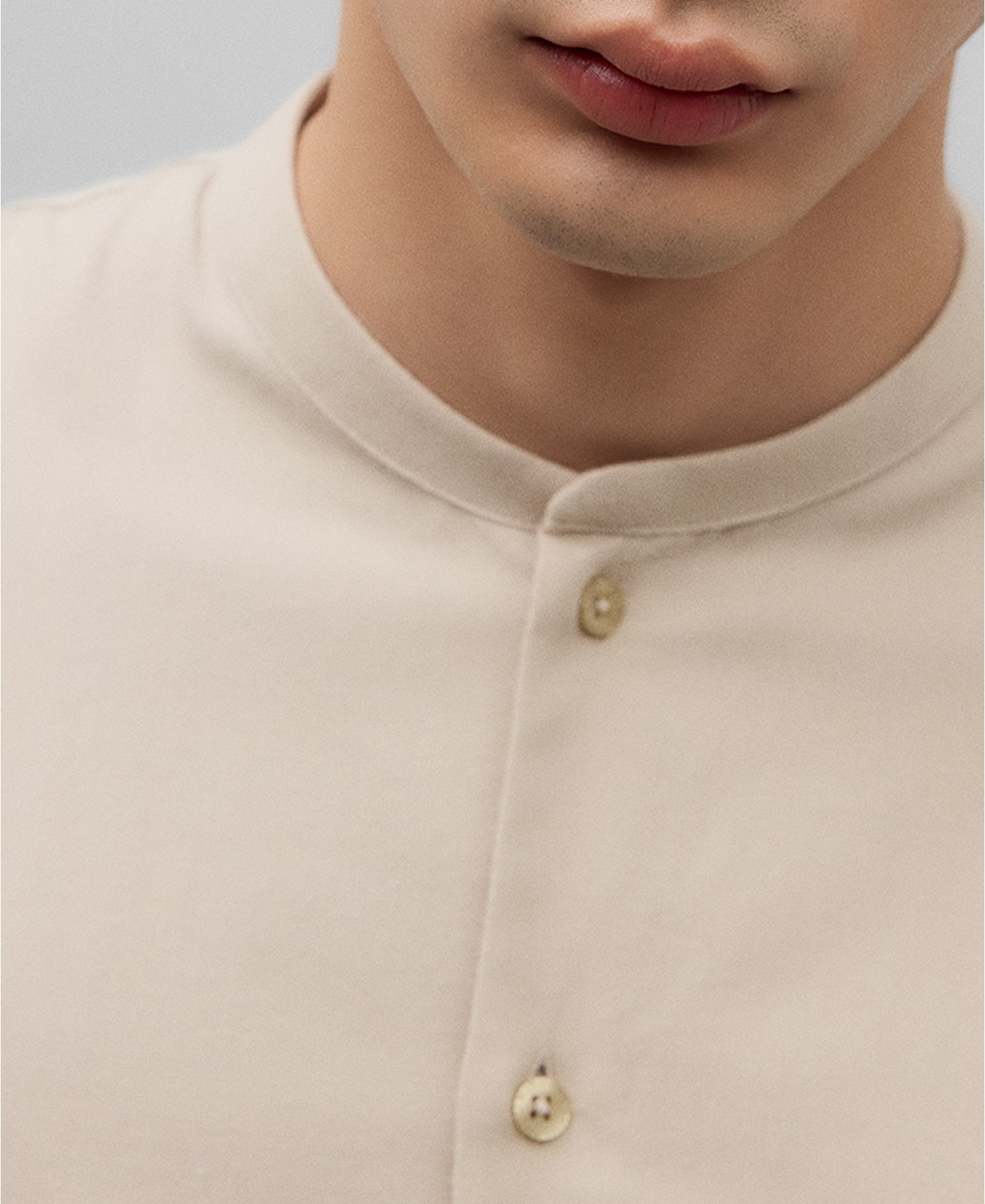 Camisa algod&oacute;n cuello Mao hombre image number 3