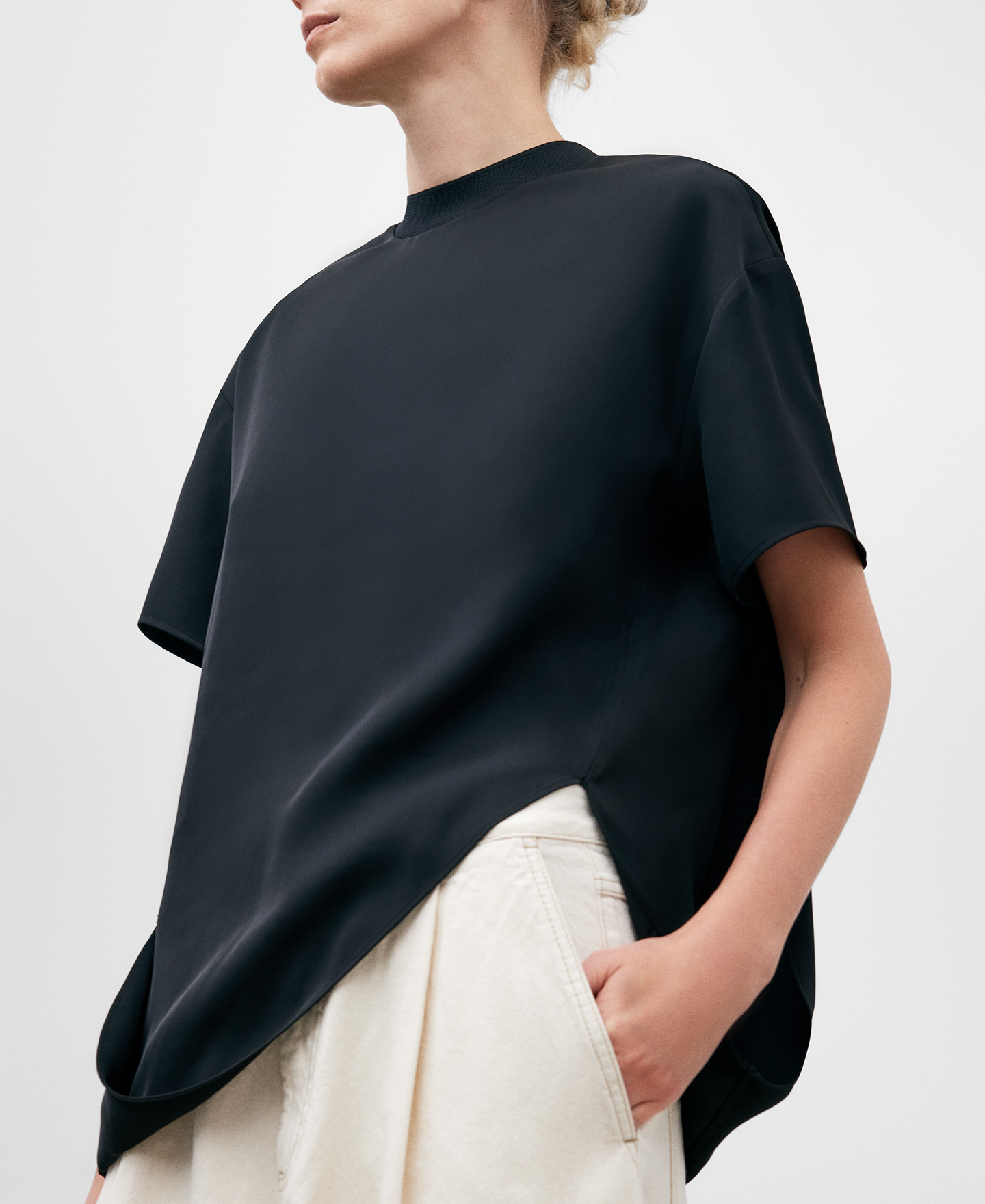 Black asymmetric T-shirt for women image number 3