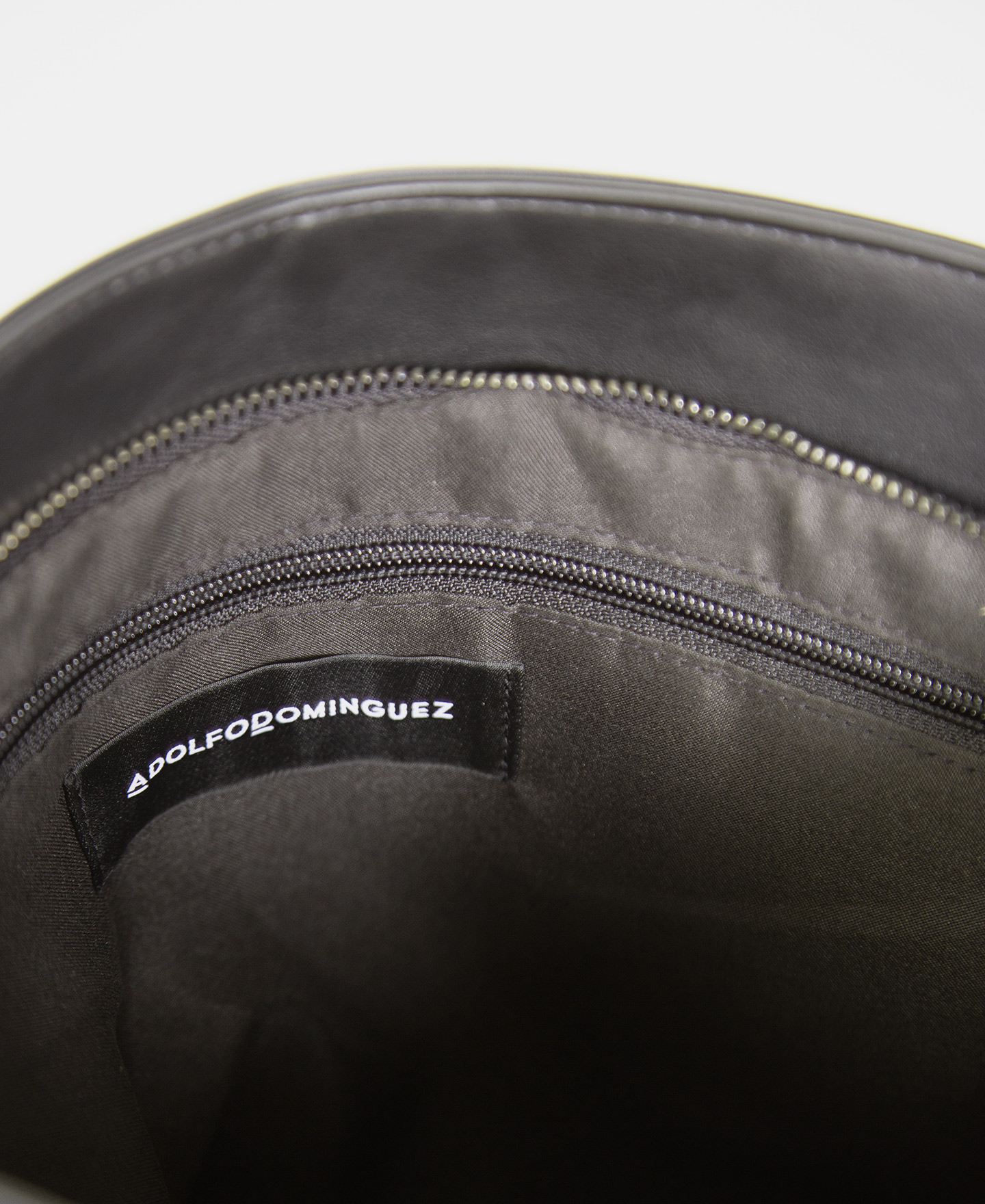 Bolso pequeño en nylon image number 2