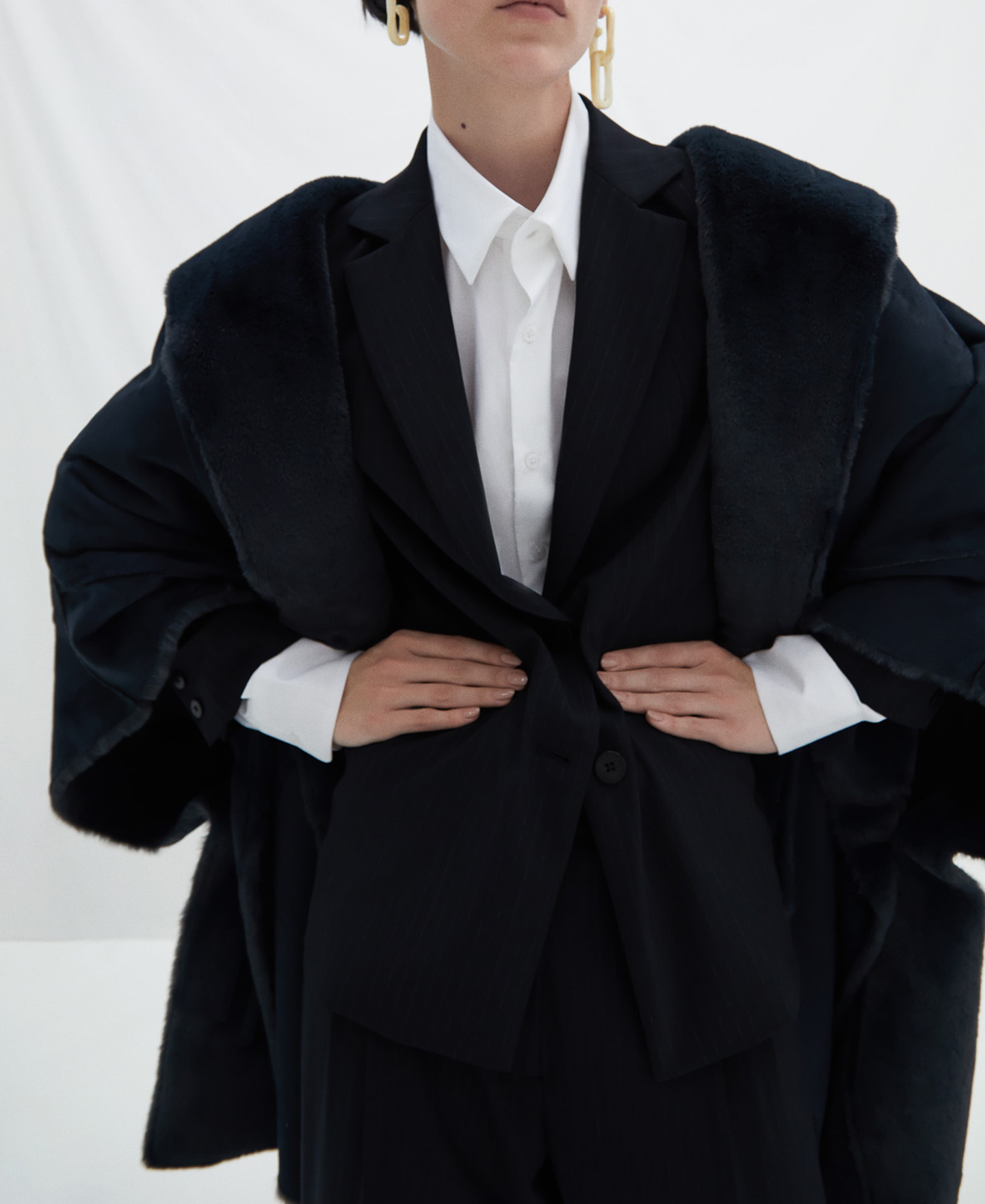 Faux suede and synthetic fur cape image number 3