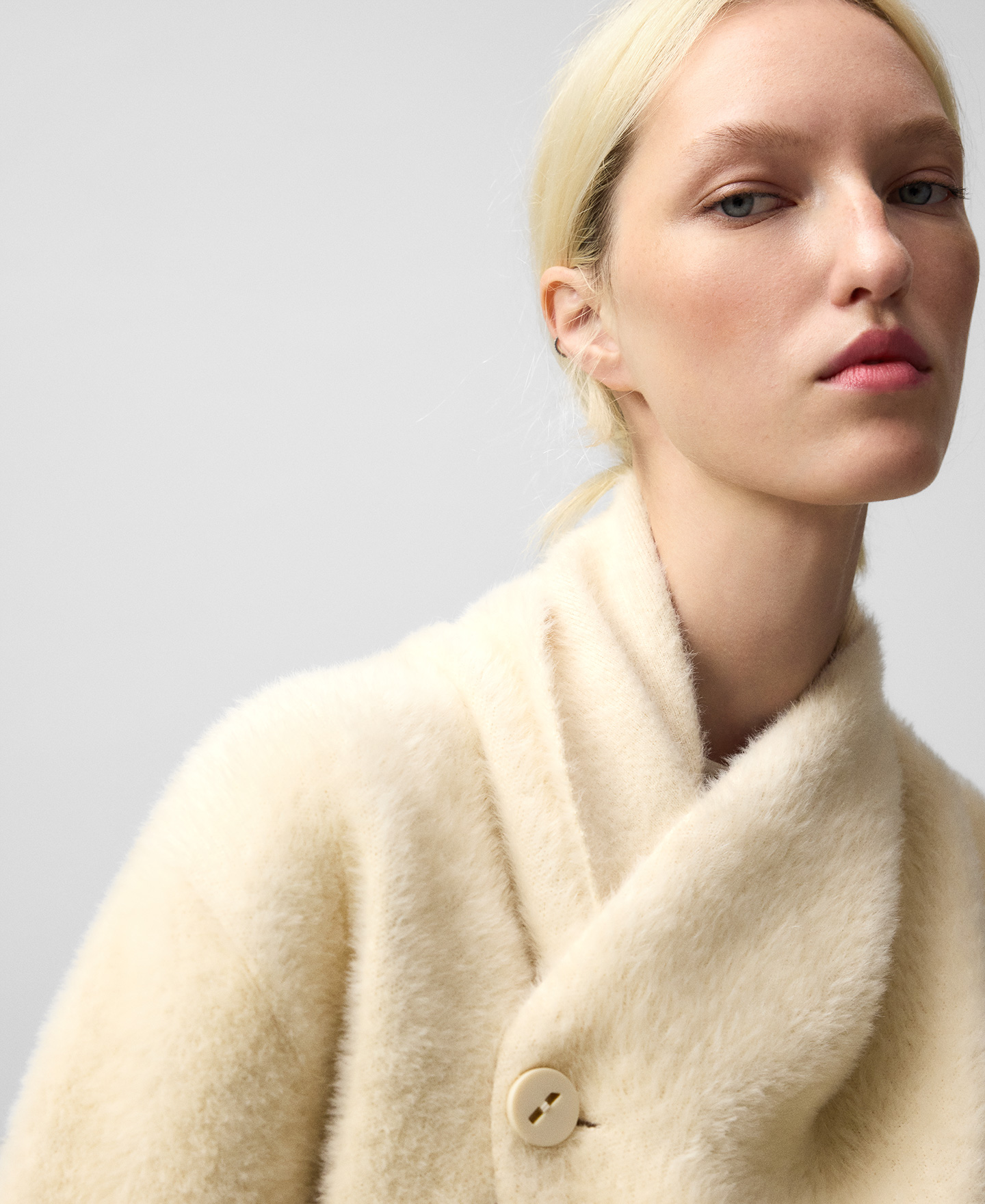 Chaqueta cruzada punto efecto pelo mujer image number 3