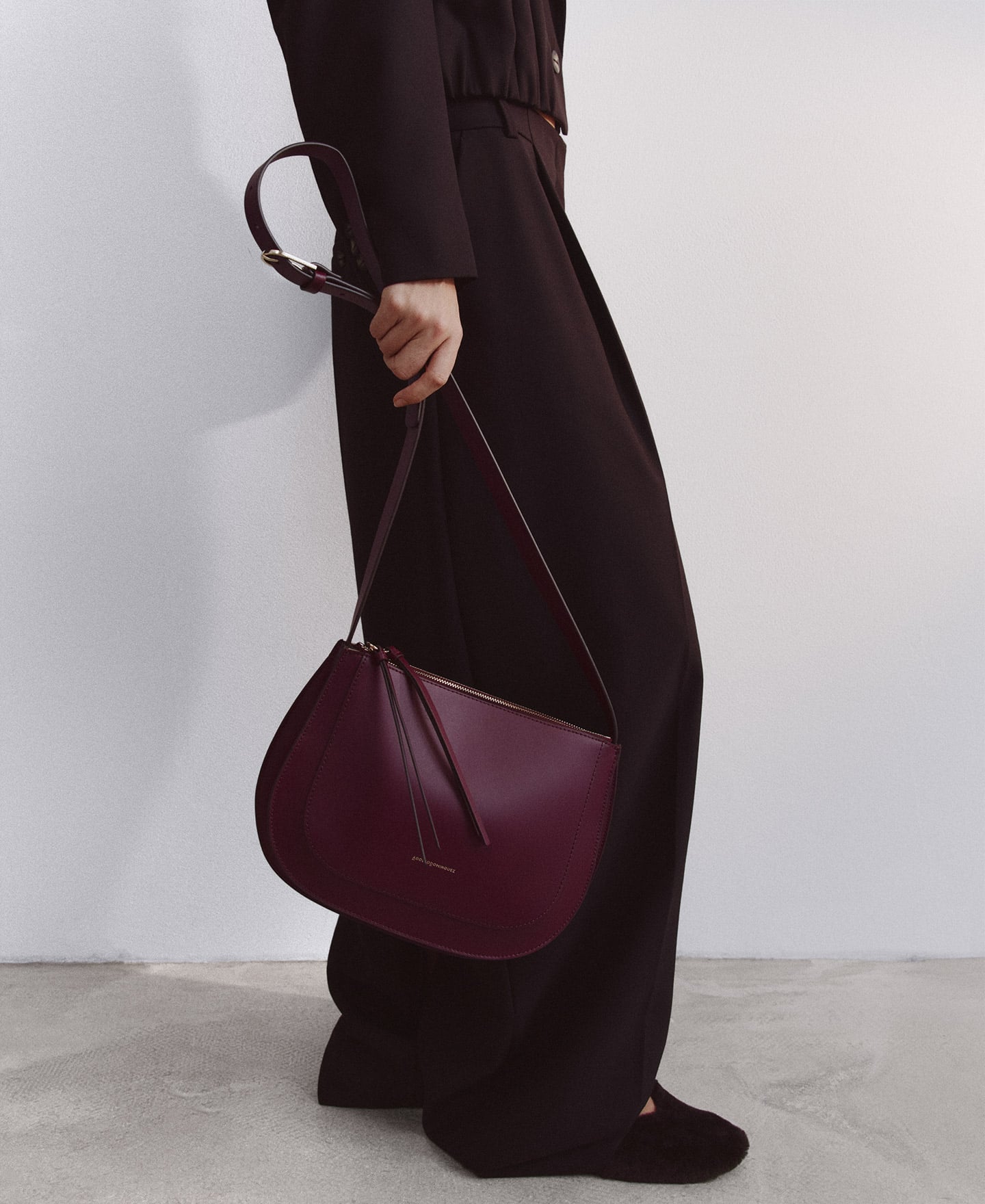 Dorna leather medium crossbody bag image number 5